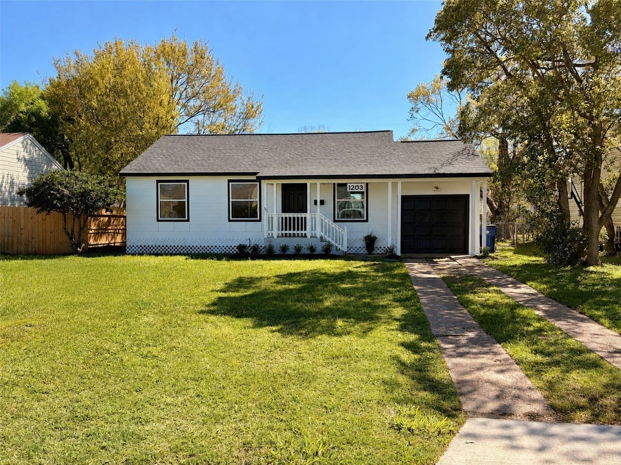 Property photo for 1203 17th Ave N, Texas City, TX