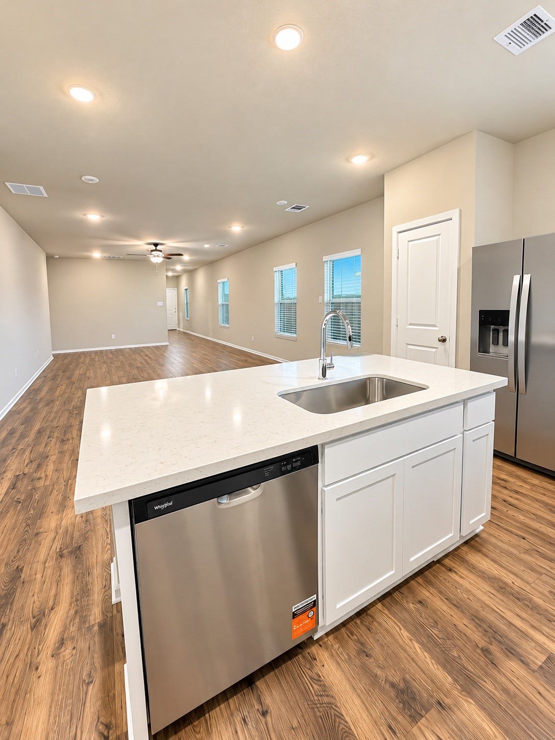 4622 Crater Run Drive, Texas City, TX 77539 Kitchen Island.