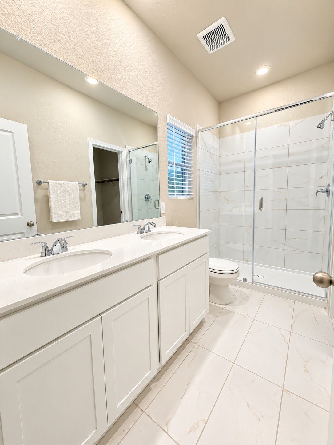 4622 Crater Run Drive, Texas City, TX 77539 Primary bath double vanity.