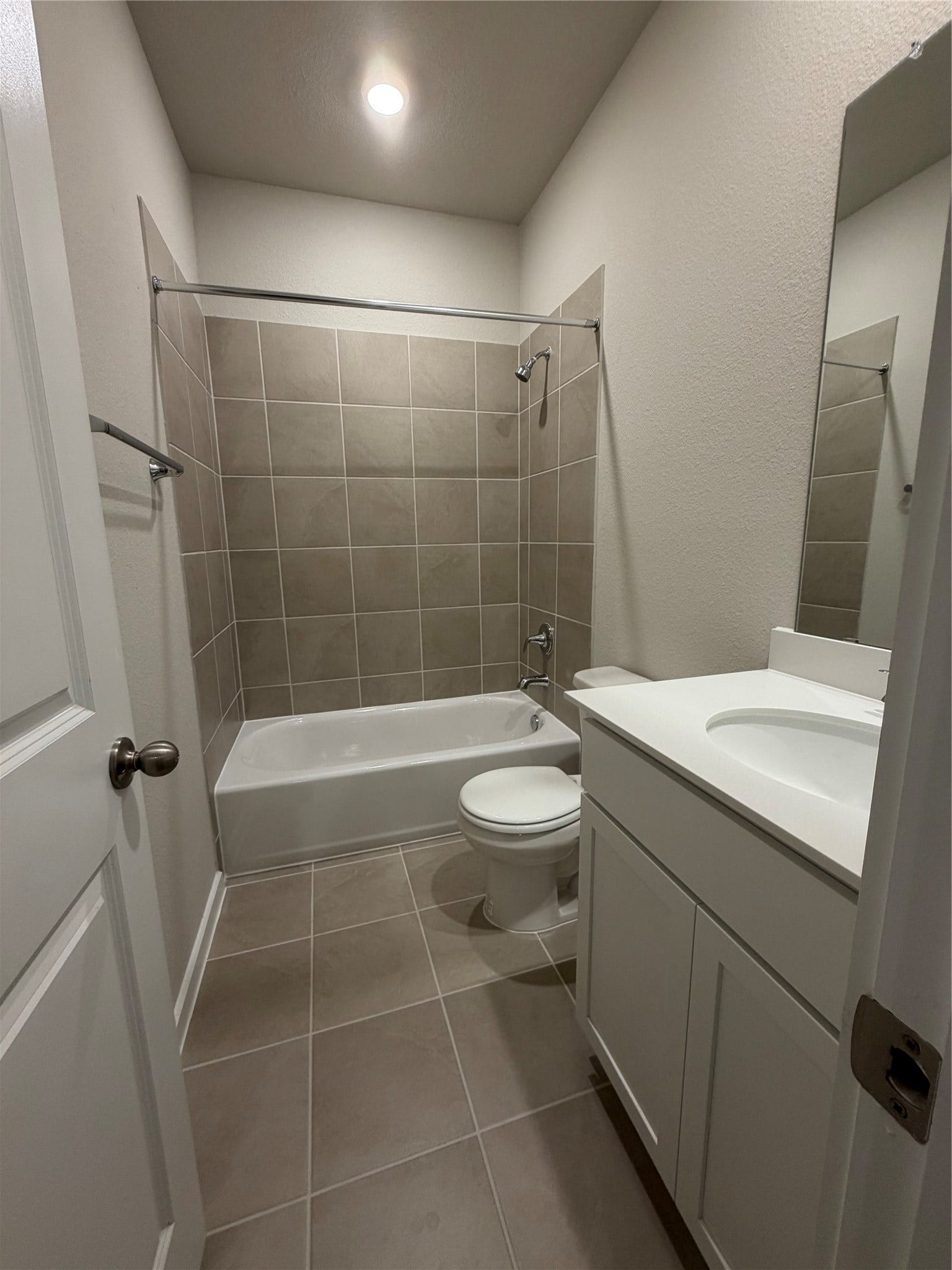 4622 Crater Run Drive, Texas City, TX 77539 Bathroom with shower/tub combo.