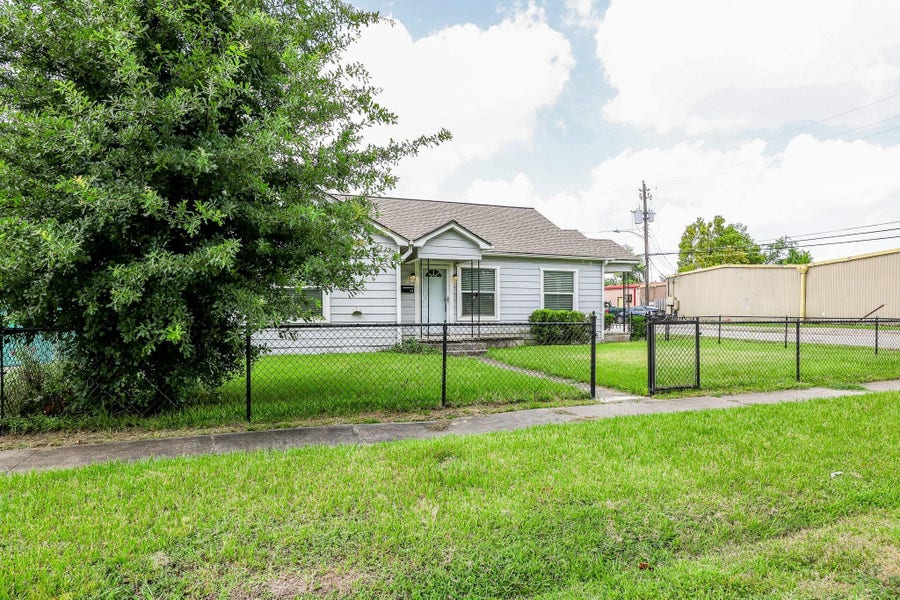 Property photo for 932 Walling St Street, Houston, TX