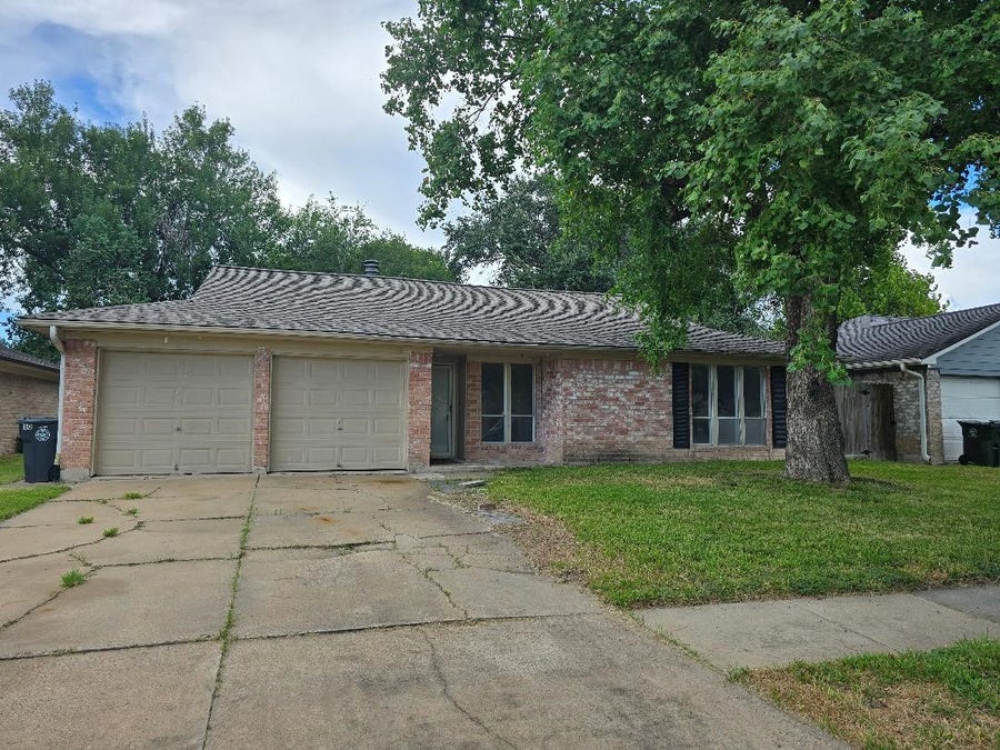 Property photo for 13630 Greenway Drive, Sugar Land, TX