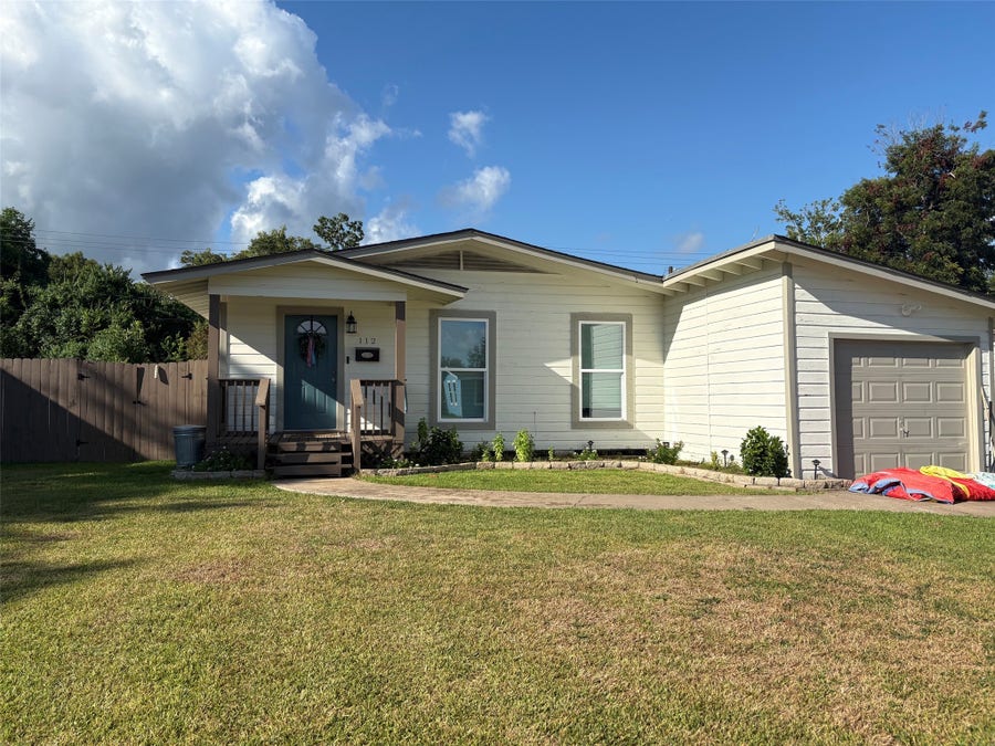 Property photo for 112 Acacia Street, Lake Jackson, TX