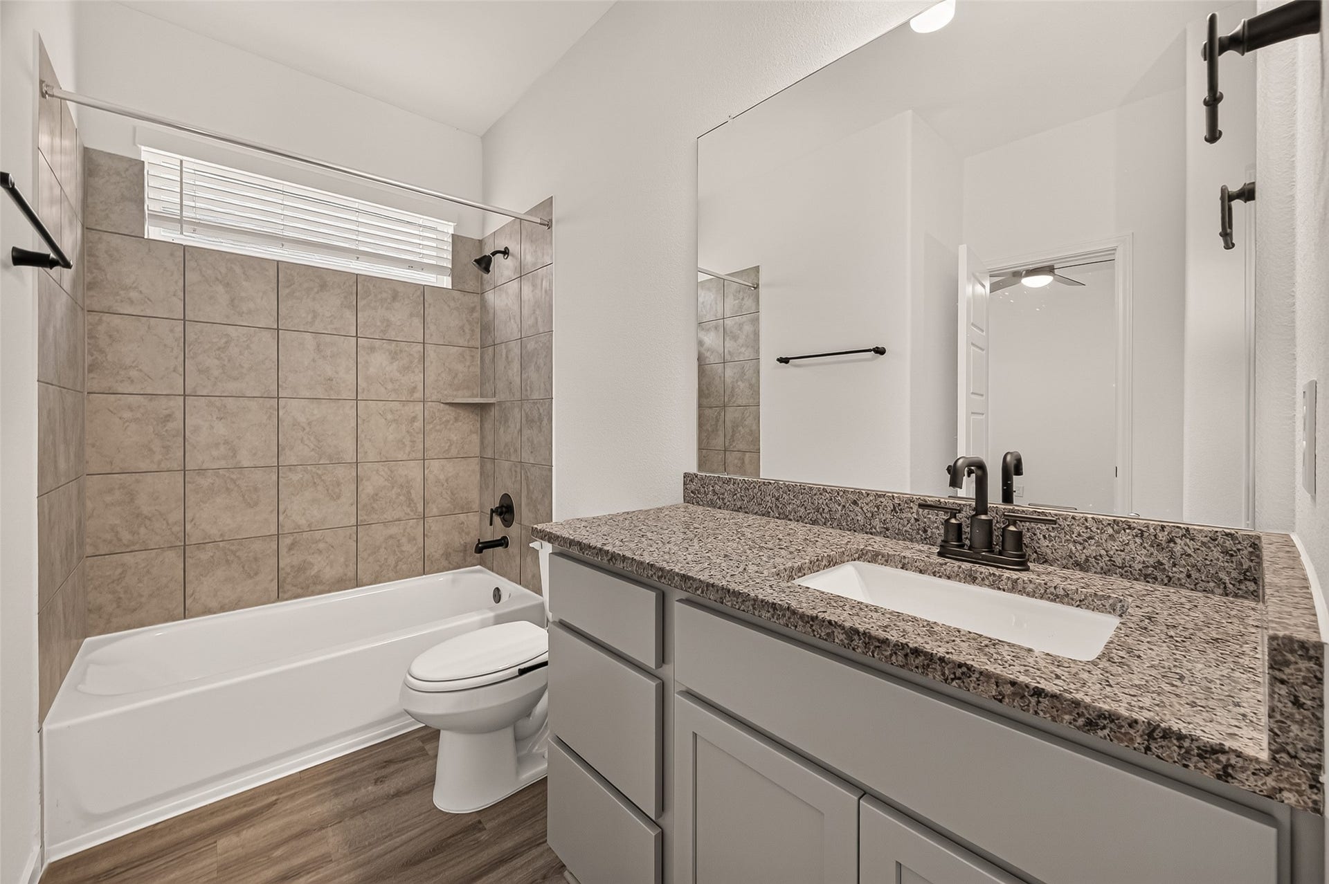 2814 Rockwood Drive, Iowa Colony, TX 77583 2814 Rockwood Drive, Iowa Colony, TX 77583