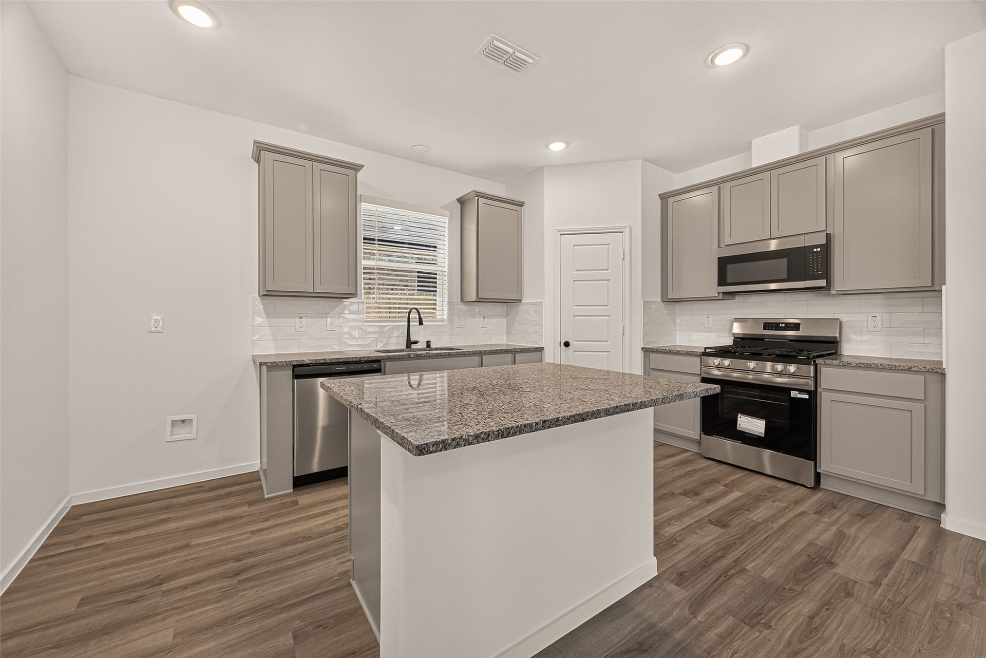 2814 Rockwood Drive, Iowa Colony, TX 77583 2814 Rockwood Drive, Iowa Colony, TX 77583