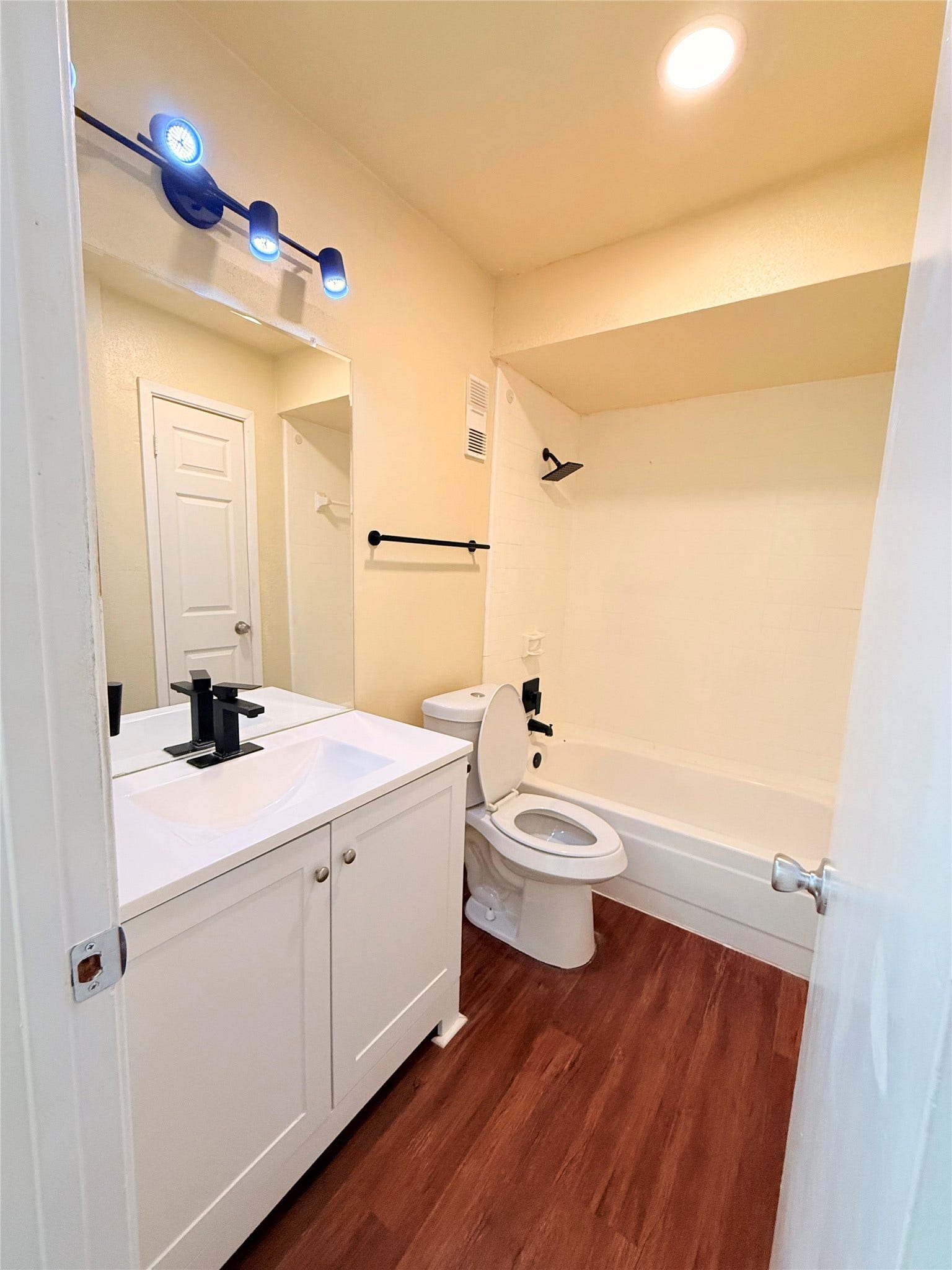6401 Deihl Road, #804, Houston, TX 77092 6401 Deihl Road, #804, Houston, TX 77092