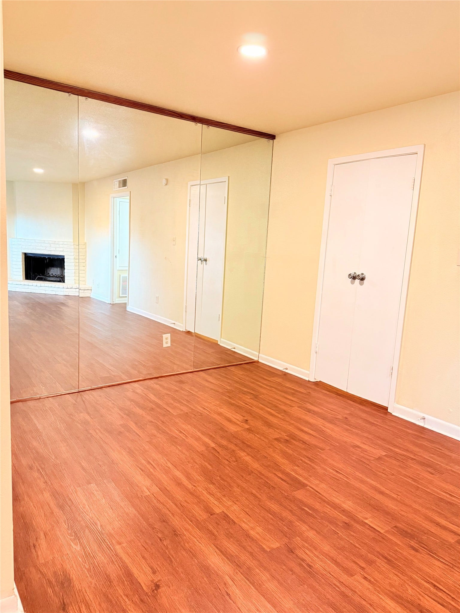 6401 Deihl Road, #804, Houston, TX 77092 6401 Deihl Road, #804, Houston, TX 77092