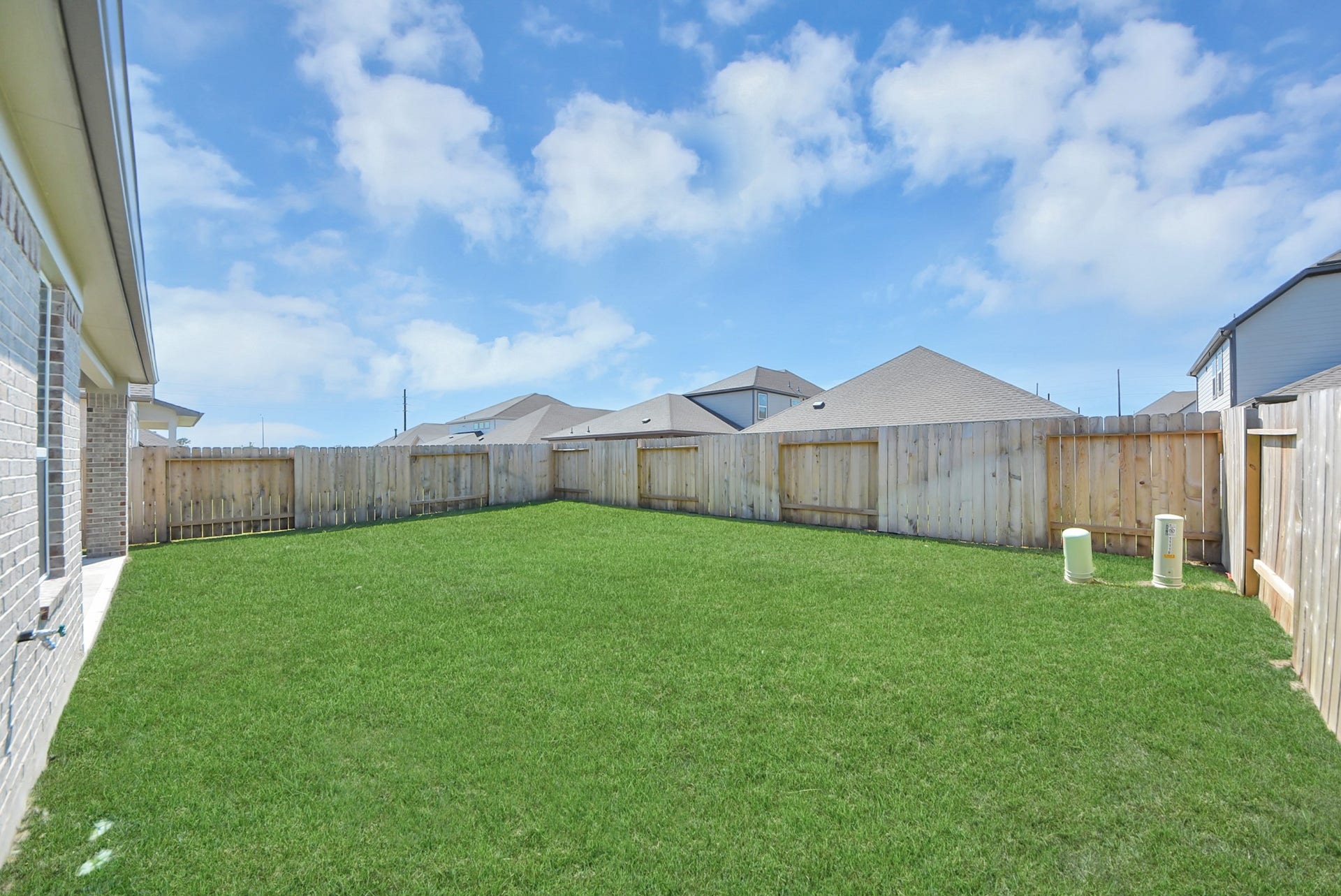 11119 Rose River Drive, Houston, TX 77044 Backyard retreat, offering an abundance of space for kids to play and explore. The possibilities are endless in this outdoor haven, where the joy of open-air activities and family gatherings awaits.