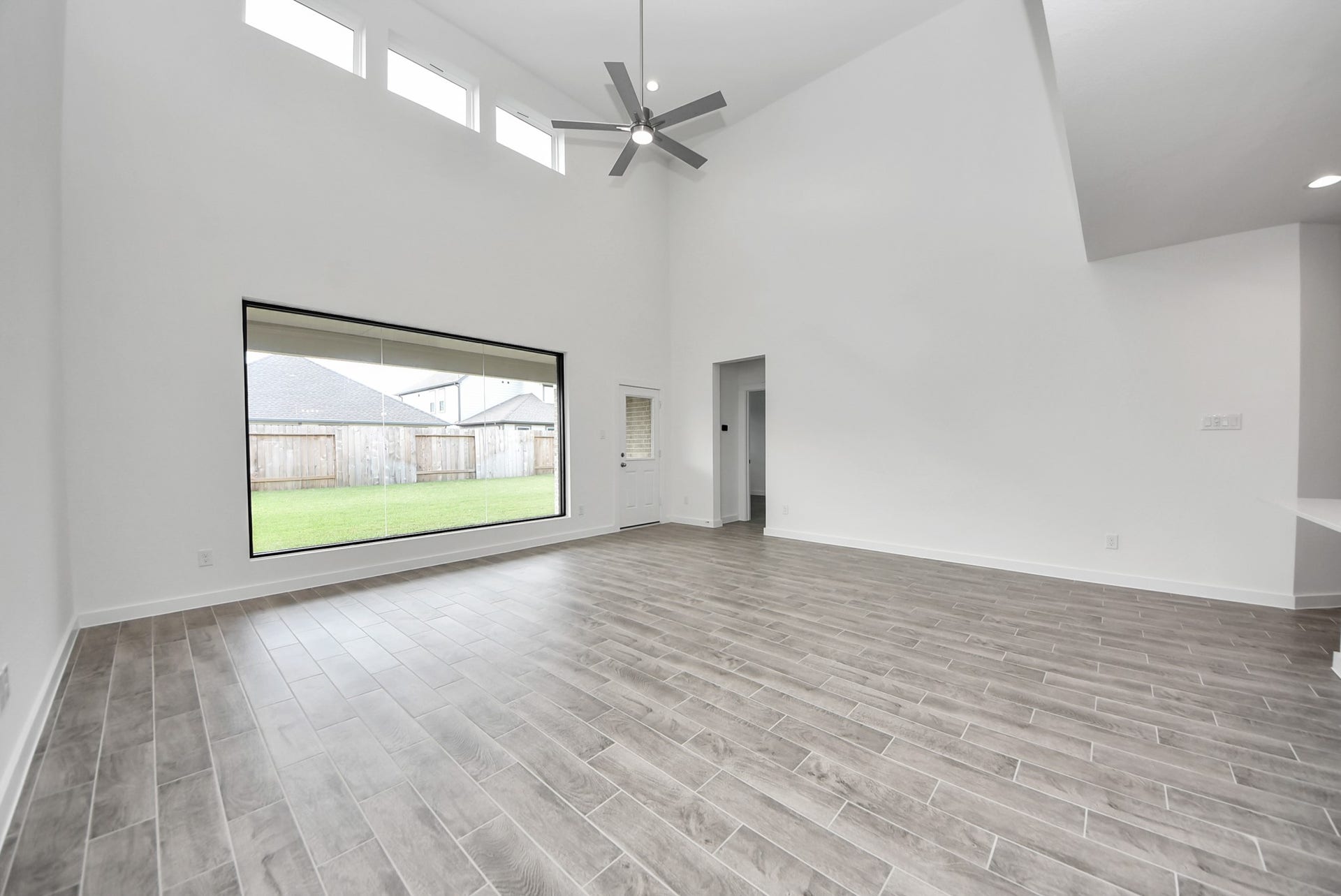 11119 Rose River Drive, Houston, TX 77044 Gather the family and guests together in your lovely living room! Featuring soaring high ceilings, recessed lighting, ceiling fan, custom paint, gorgeous floors, and large windows that provide plenty of natural lighting throughout the day.