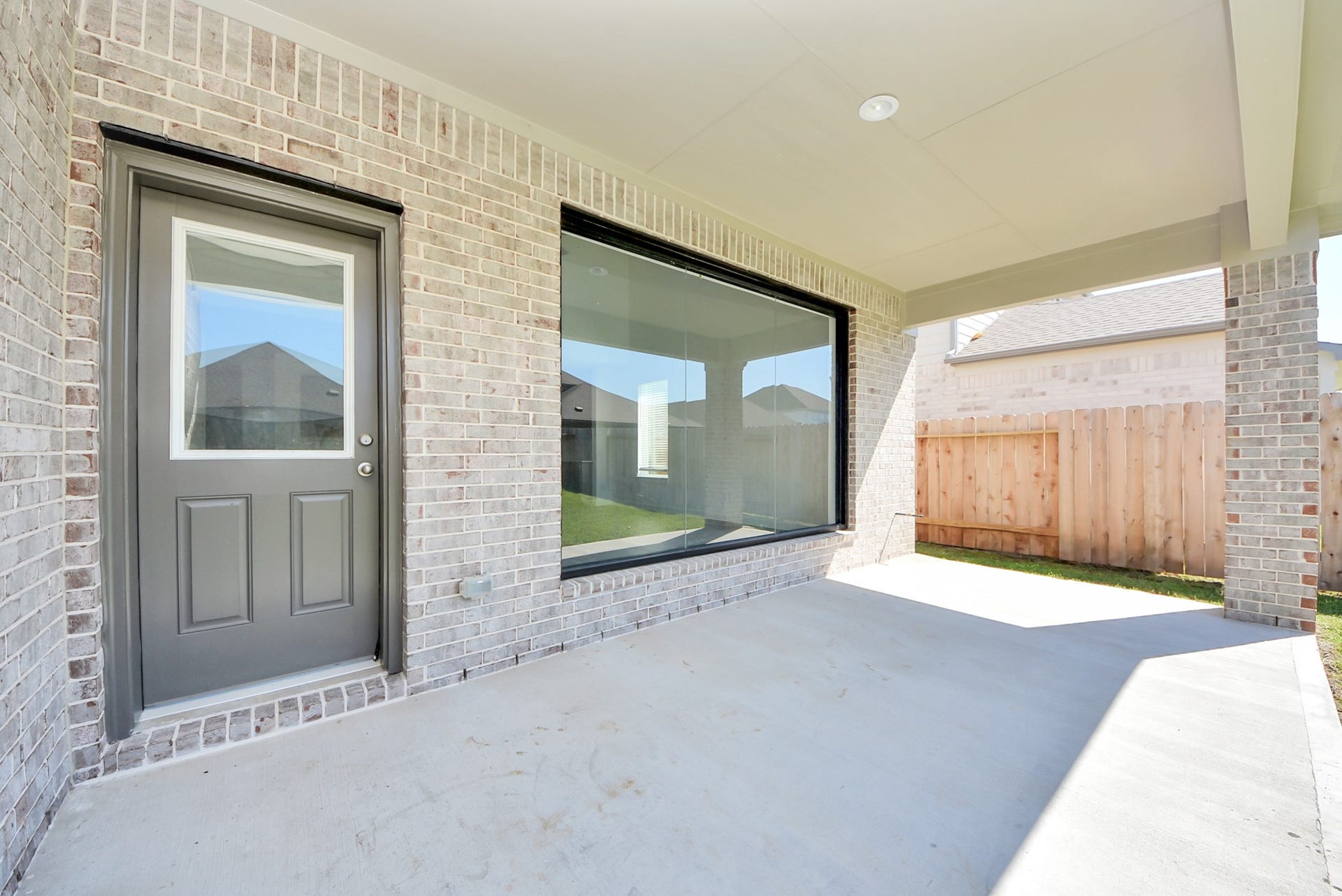 11119 Rose River Drive, Houston, TX 77044 Come and see this spacious backyard with its beautiful covered patio. There is plenty of room for the kids to play and adults to relax. Perfect for your outdoor living space, patio furniture, bbq pit, and so much more. The possibilities are endless!