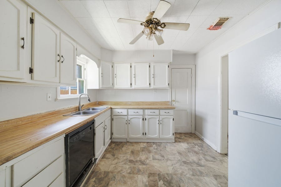 Property photo for 410 Live Oak Street, Pasadena, TX