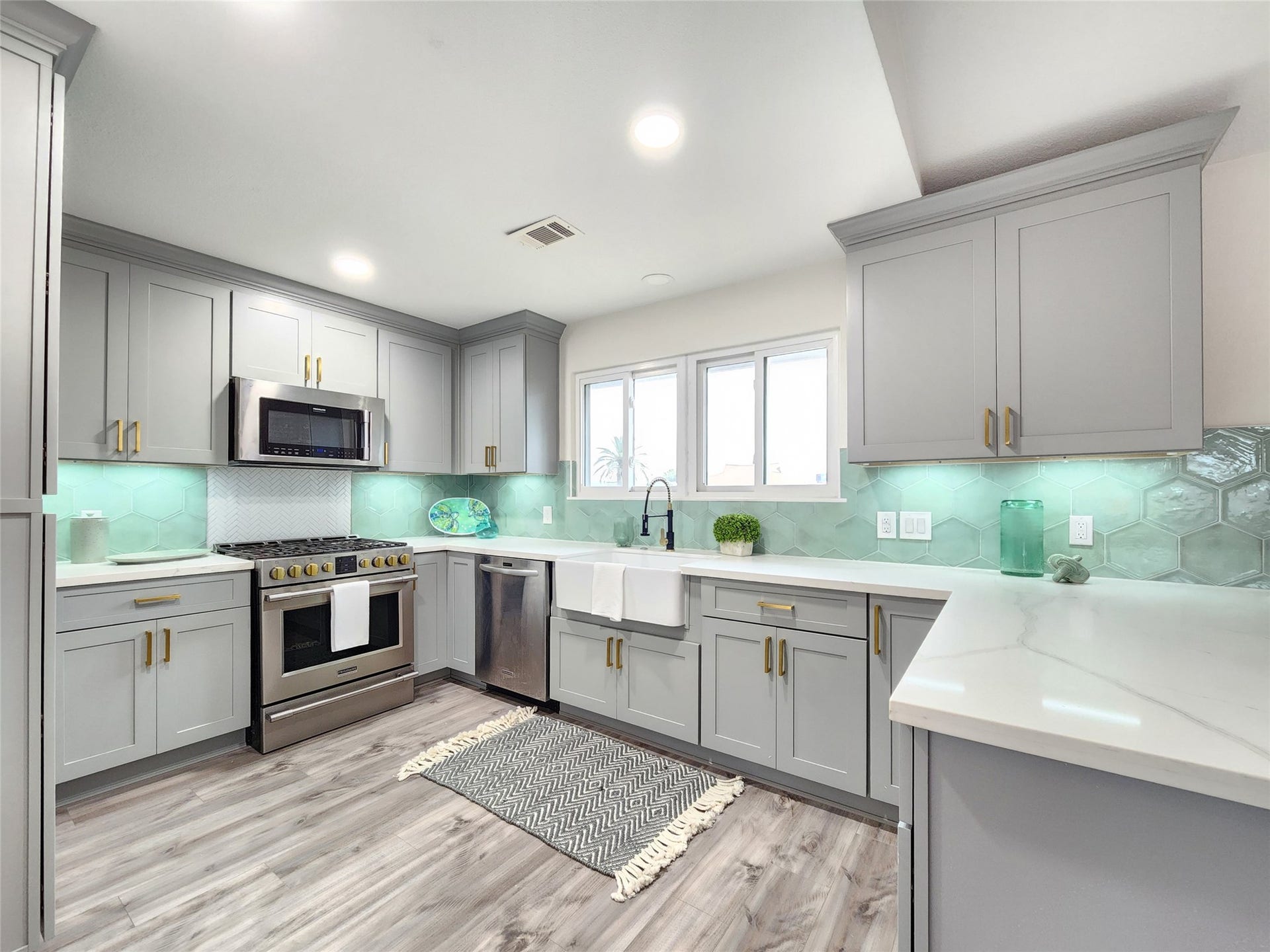 288 Ling Street, Bayou Vista, TX 77563 288 Ling Street, Bayou Vista, TX 77563