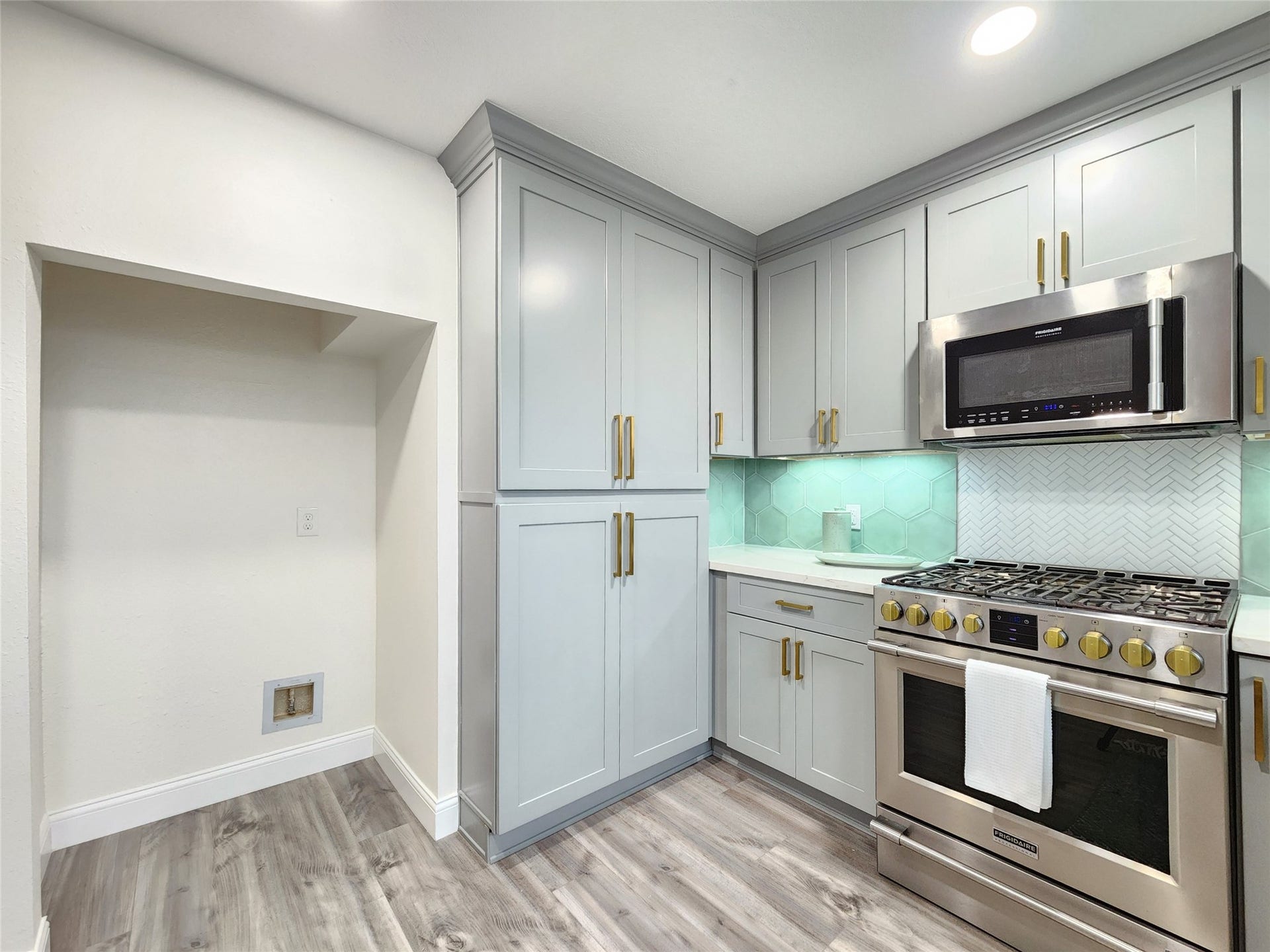 288 Ling Street, Bayou Vista, TX 77563 288 Ling Street, Bayou Vista, TX 77563