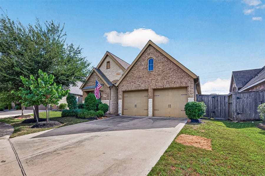 Property photo for 2107 Cinnamon Teal Circle, Fulshear, TX