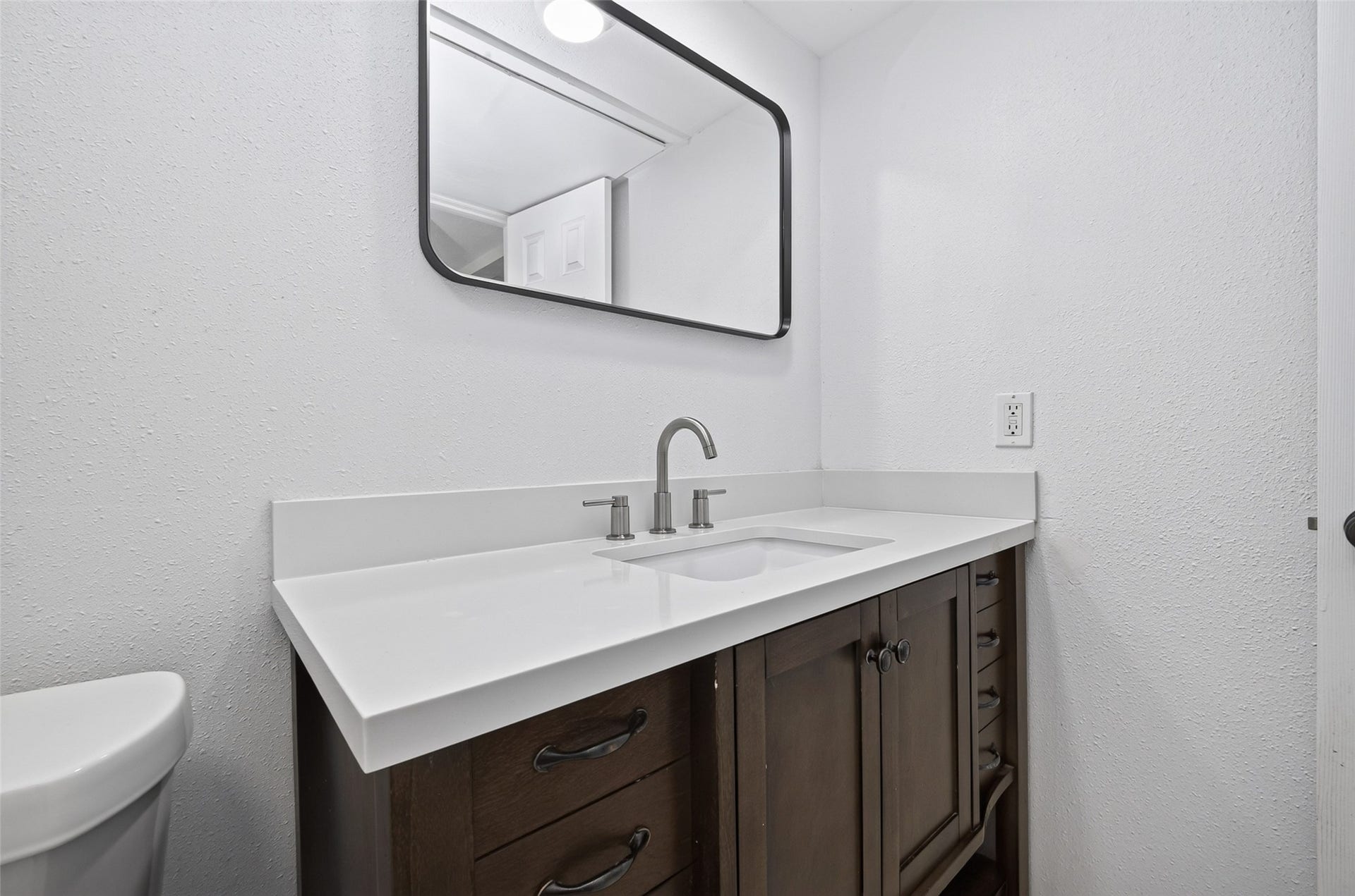 5929 Queensloch Drive, #131, Houston, TX 77096 5929 Queensloch Drive, #131, Houston, TX 77096