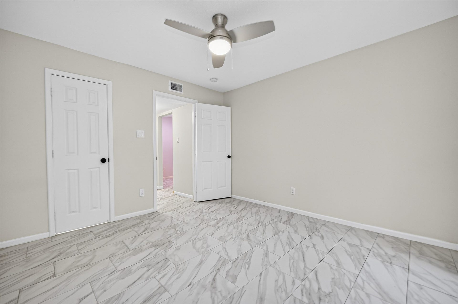 5929 Queensloch Drive, #131, Houston, TX 77096 5929 Queensloch Drive, #131, Houston, TX 77096