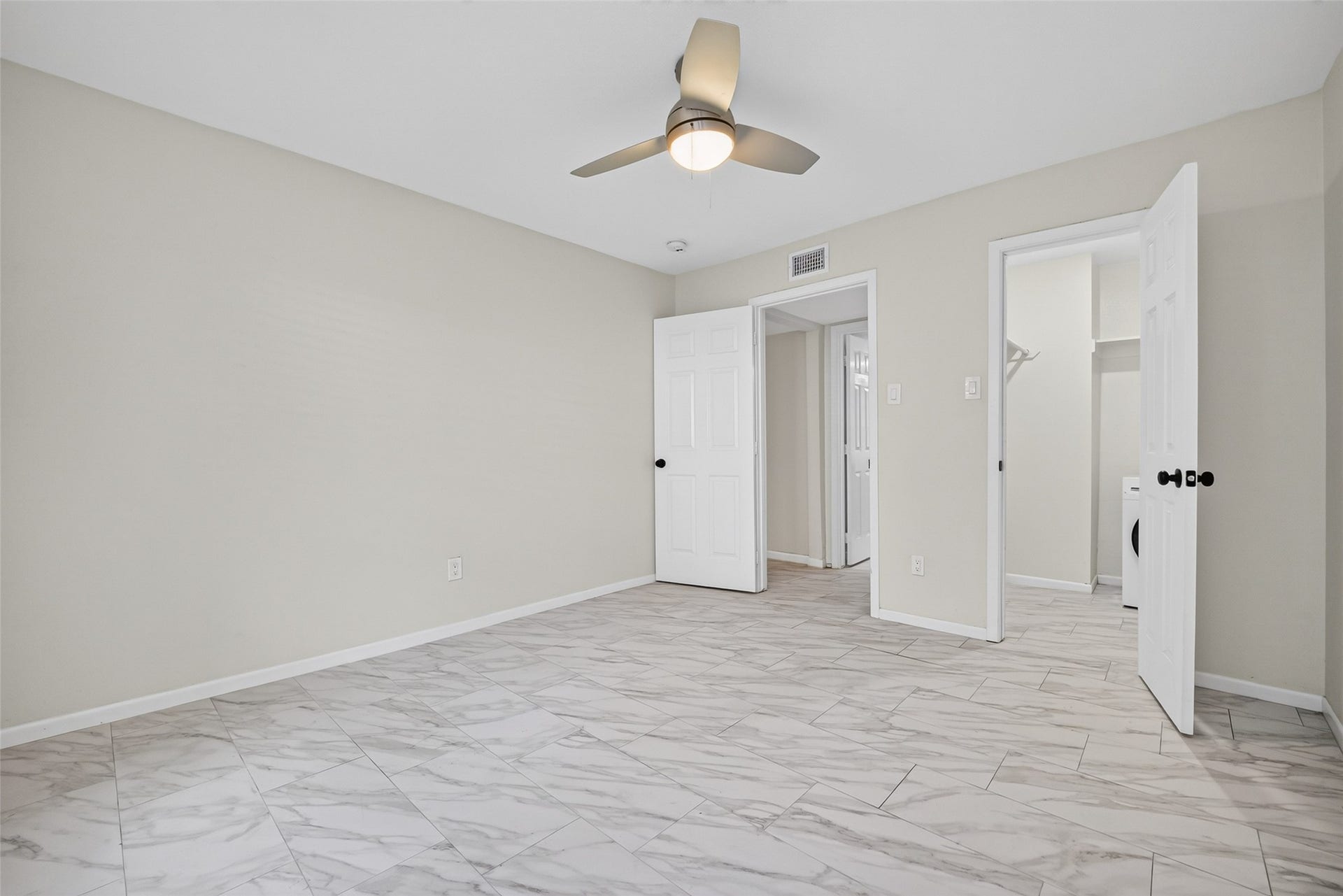 5929 Queensloch Drive, #131, Houston, TX 77096 5929 Queensloch Drive, #131, Houston, TX 77096