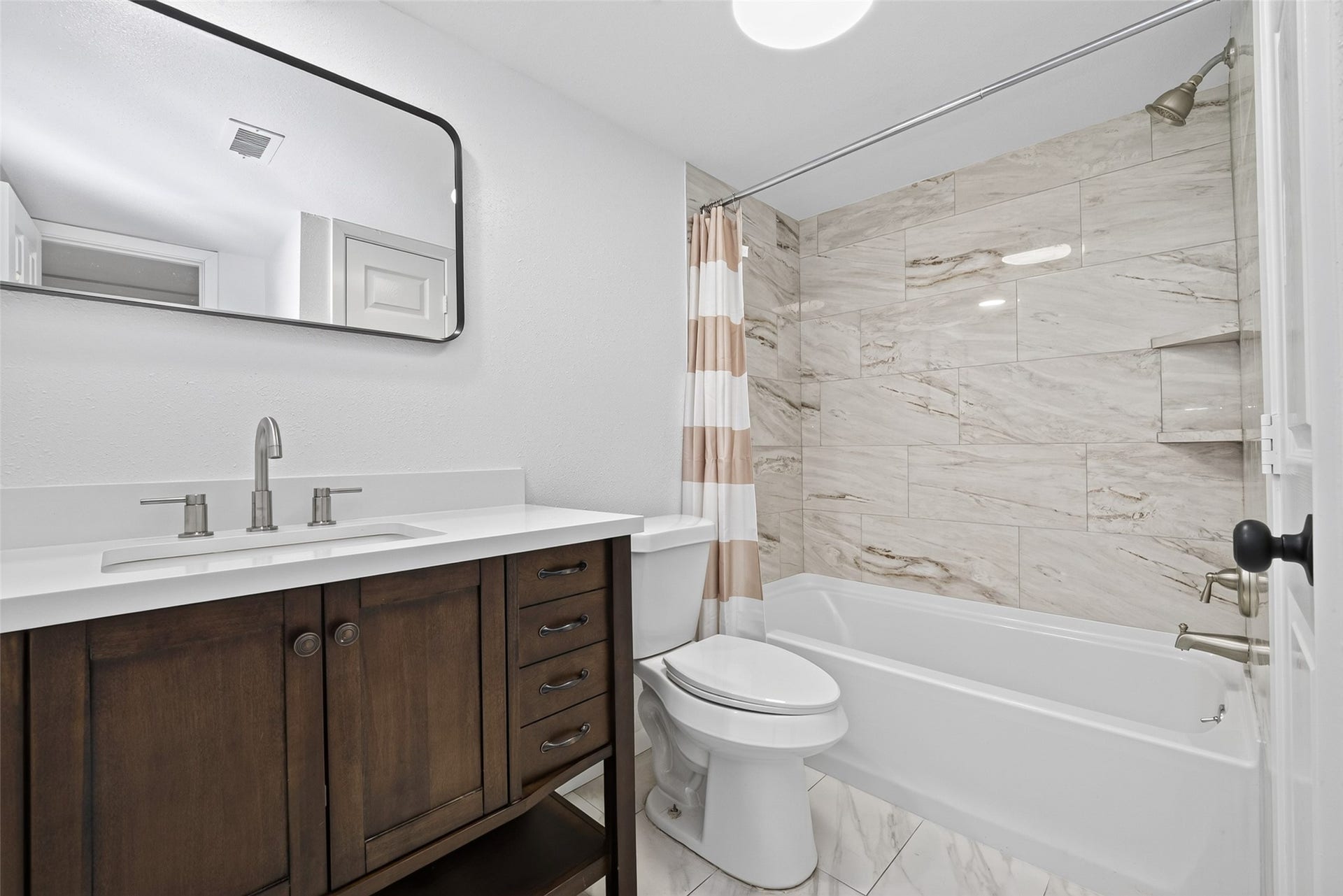 5929 Queensloch Drive, #131, Houston, TX 77096 5929 Queensloch Drive, #131, Houston, TX 77096