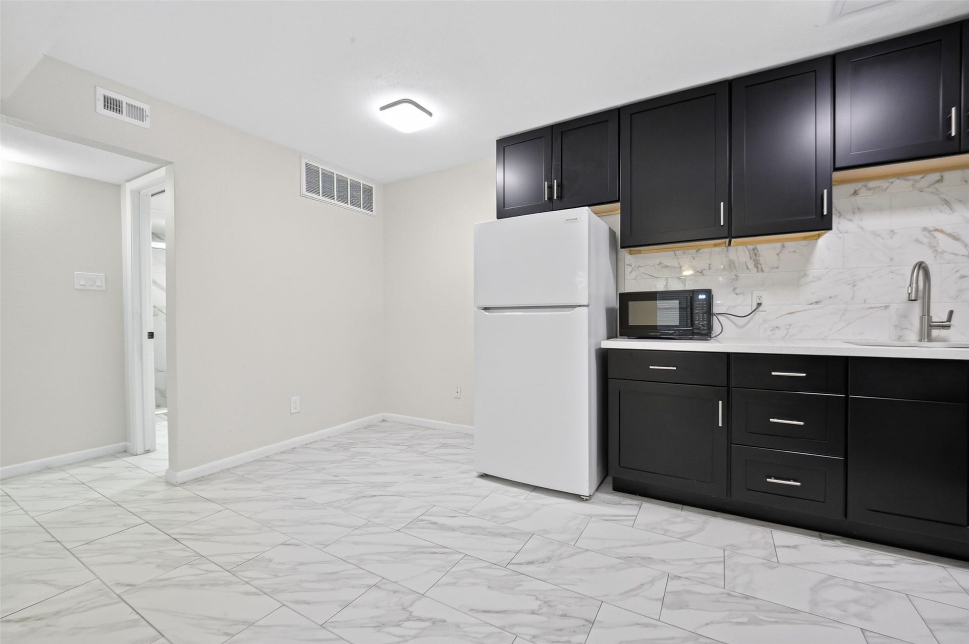 5929 Queensloch Drive, #131, Houston, TX 77096 5929 Queensloch Drive, #131, Houston, TX 77096