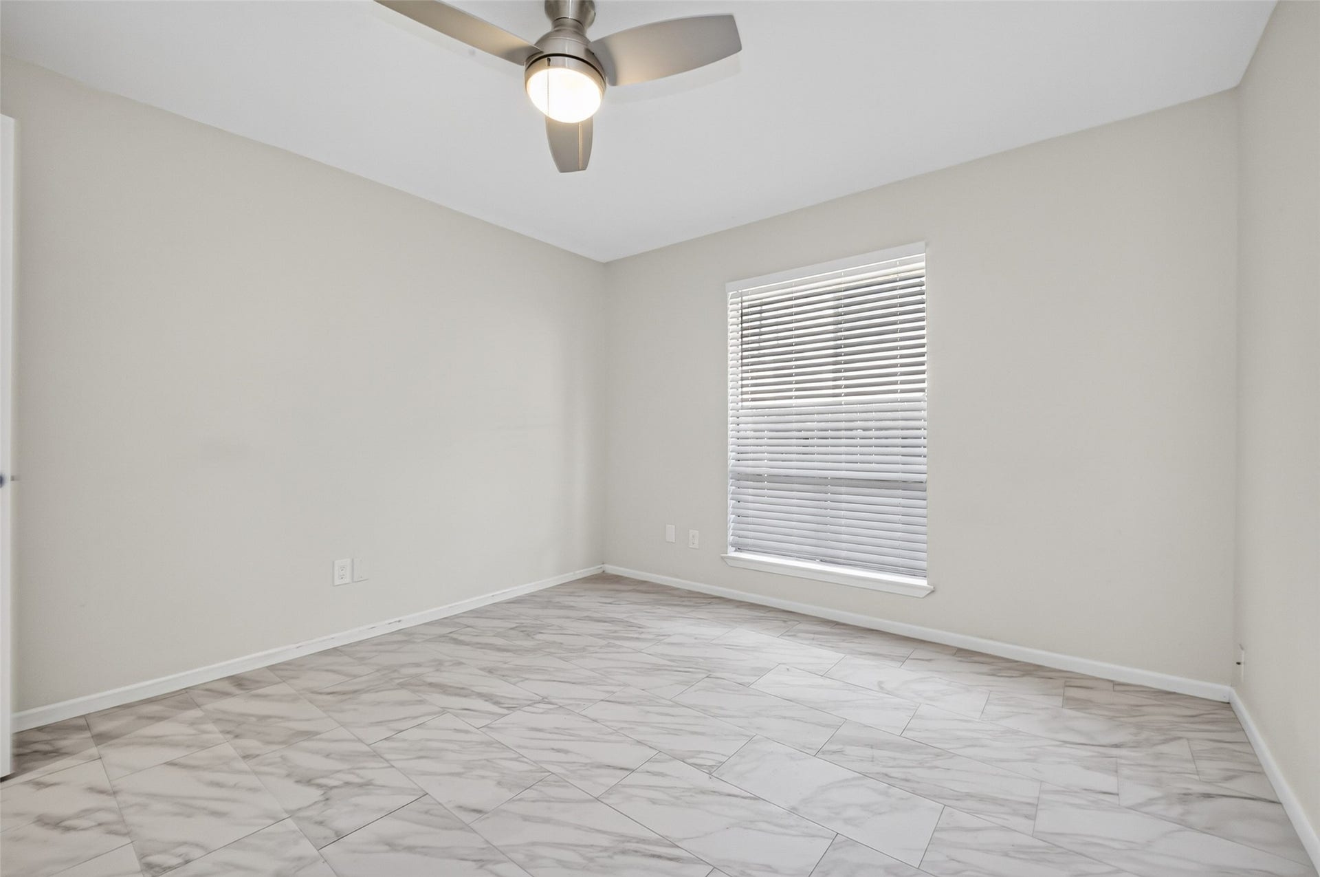 5929 Queensloch Drive, #131, Houston, TX 77096 5929 Queensloch Drive, #131, Houston, TX 77096