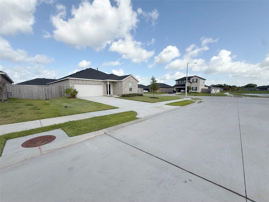 Property photo for 423 AMY Street, Angleton, TX
