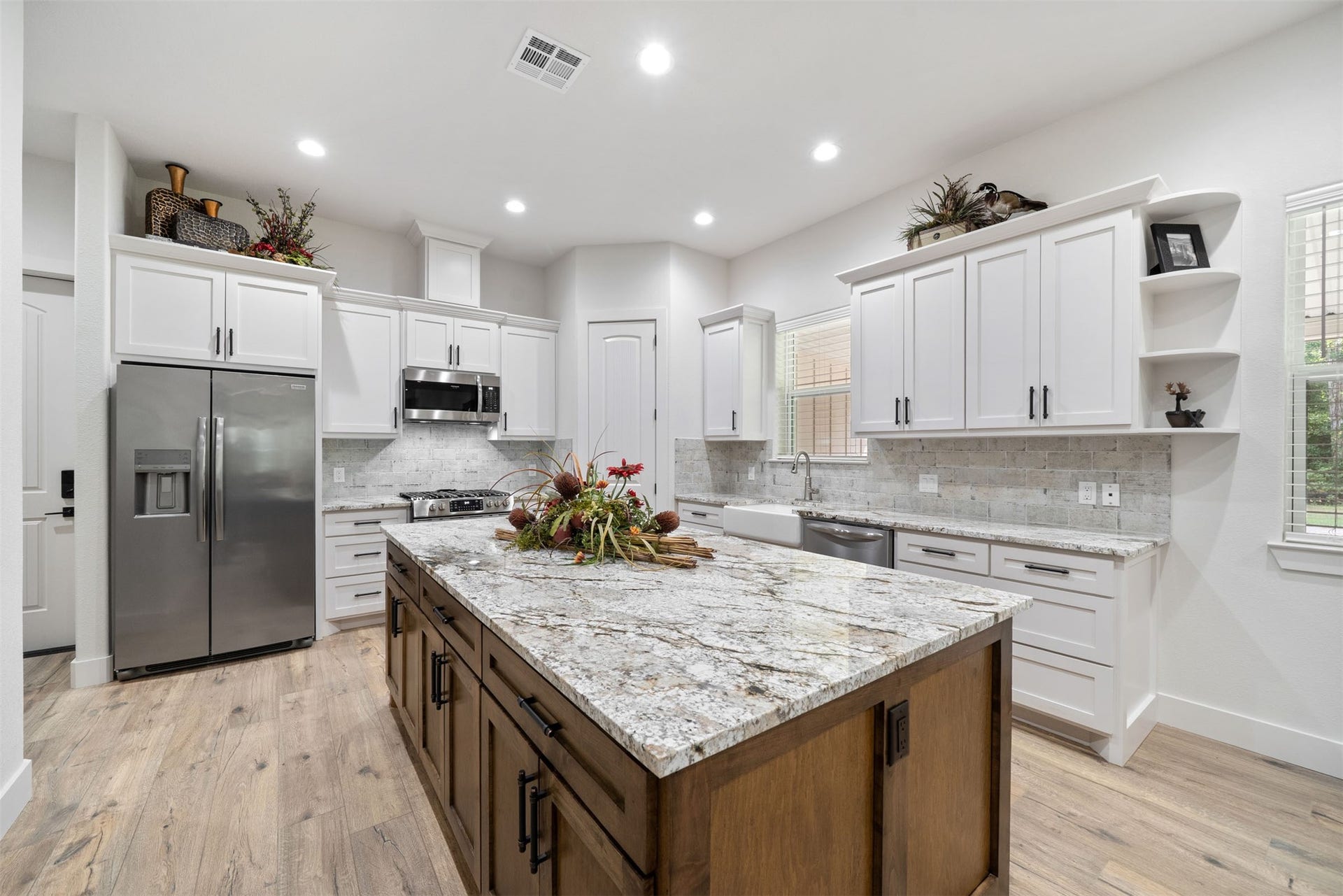 6970 Longmire Road, Conroe, TX 77304 6970 Longmire Road, Conroe, TX 77304