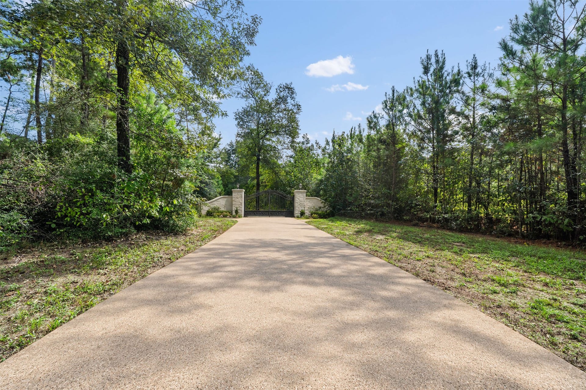 6970 Longmire Road, Conroe, TX 77304 VIRTUALLY EDITED GATE