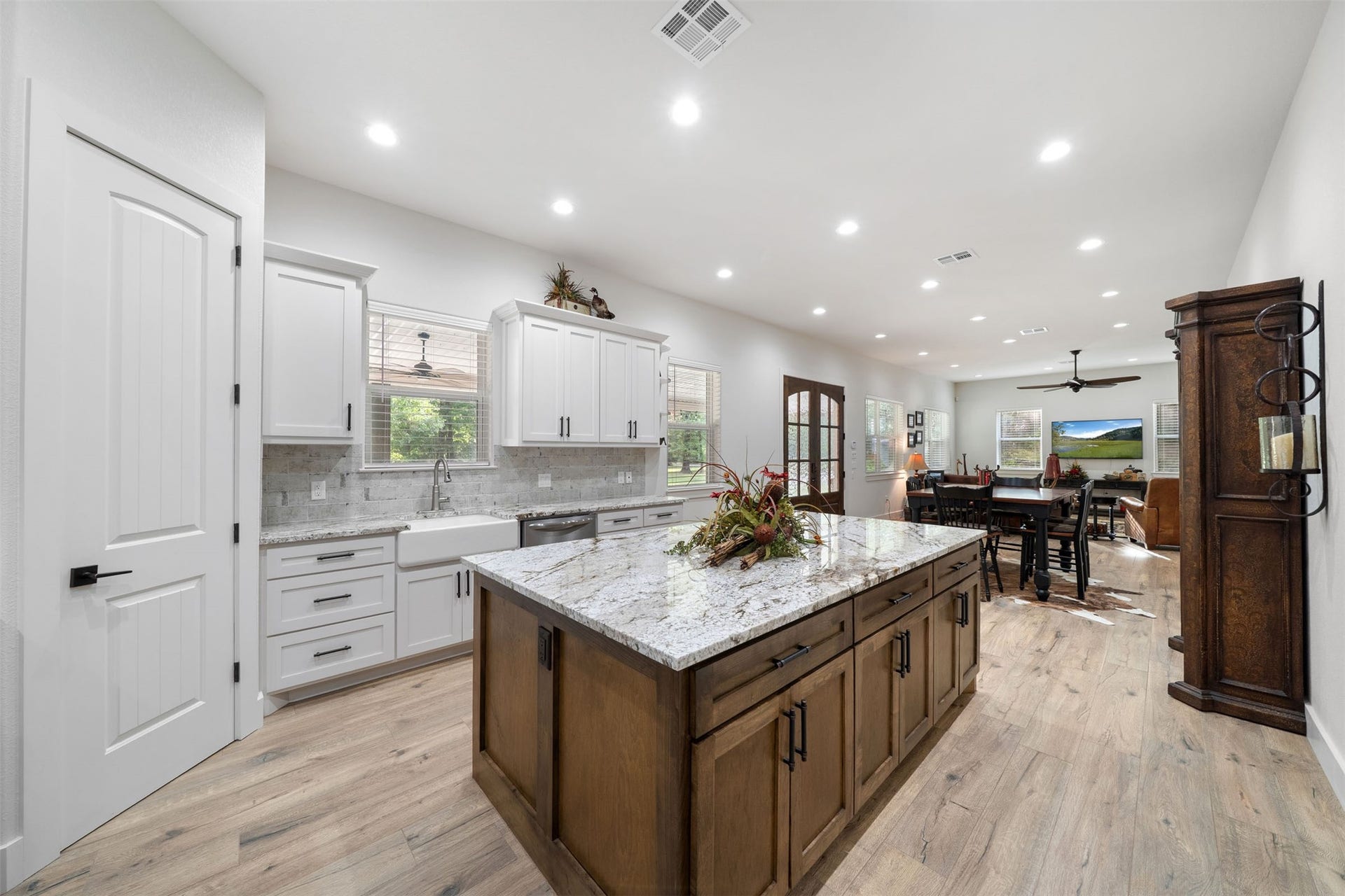 6970 Longmire Road, Conroe, TX 77304 6970 Longmire Road, Conroe, TX 77304