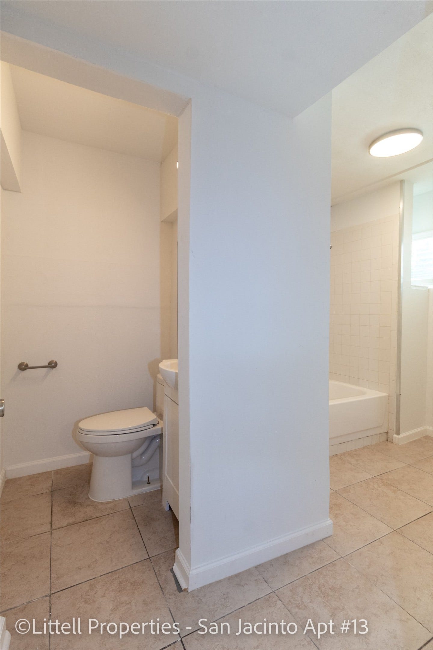 3817 Fannin Street, #13, Houston, TX 77004 Separate toilet area