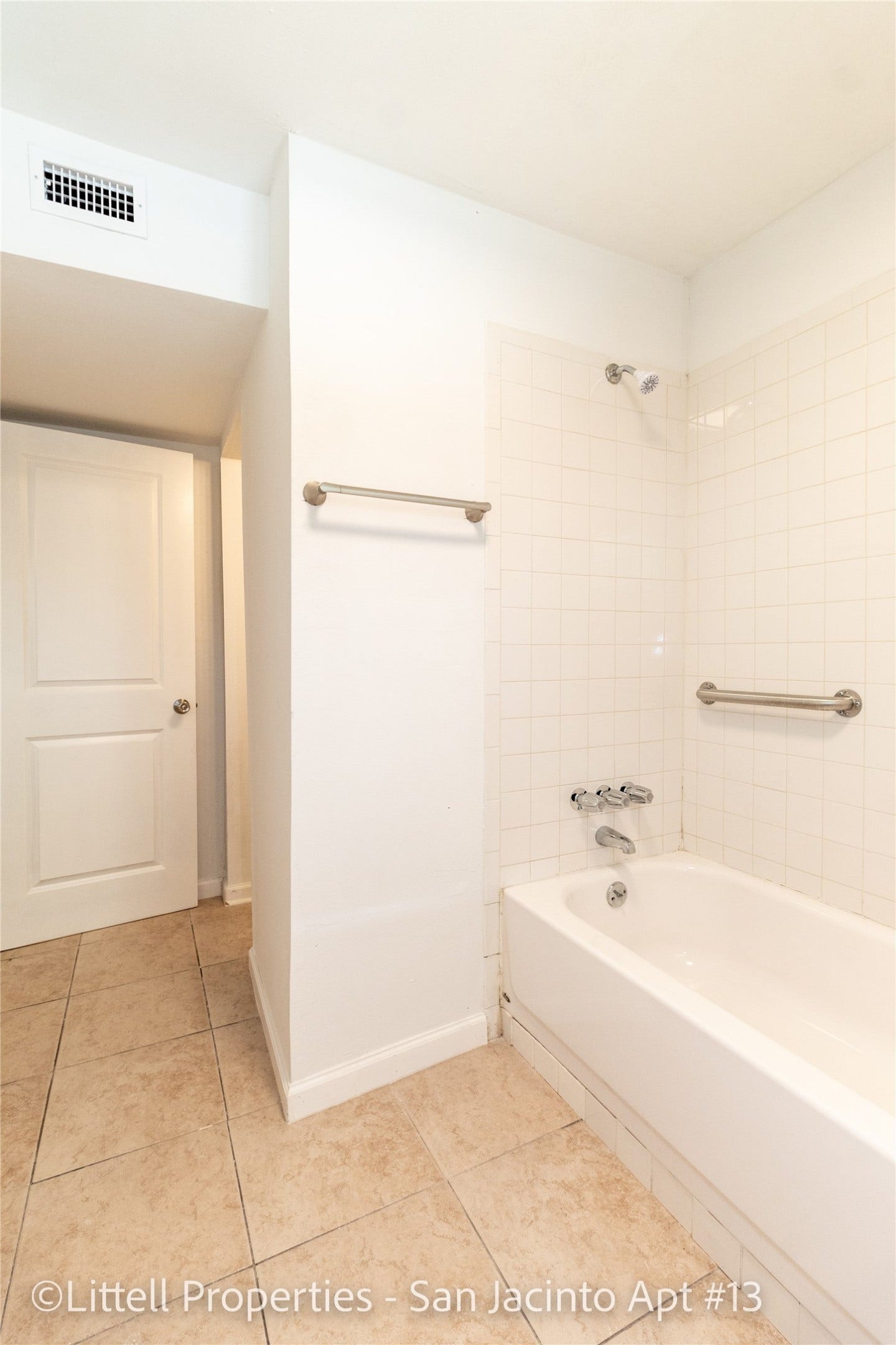 3817 Fannin Street, #13, Houston, TX 77004 Combined tub/shower