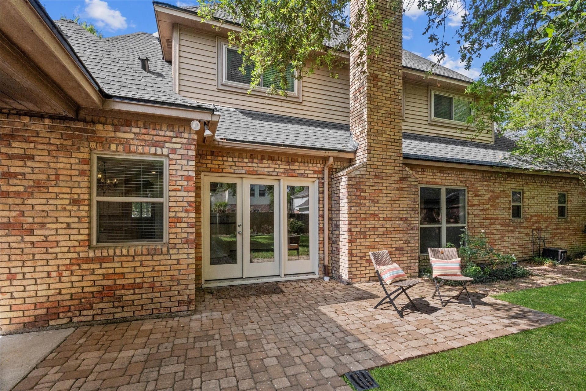 Brick continues on all 4 sides of this home, and the updated windows (2014) shine.