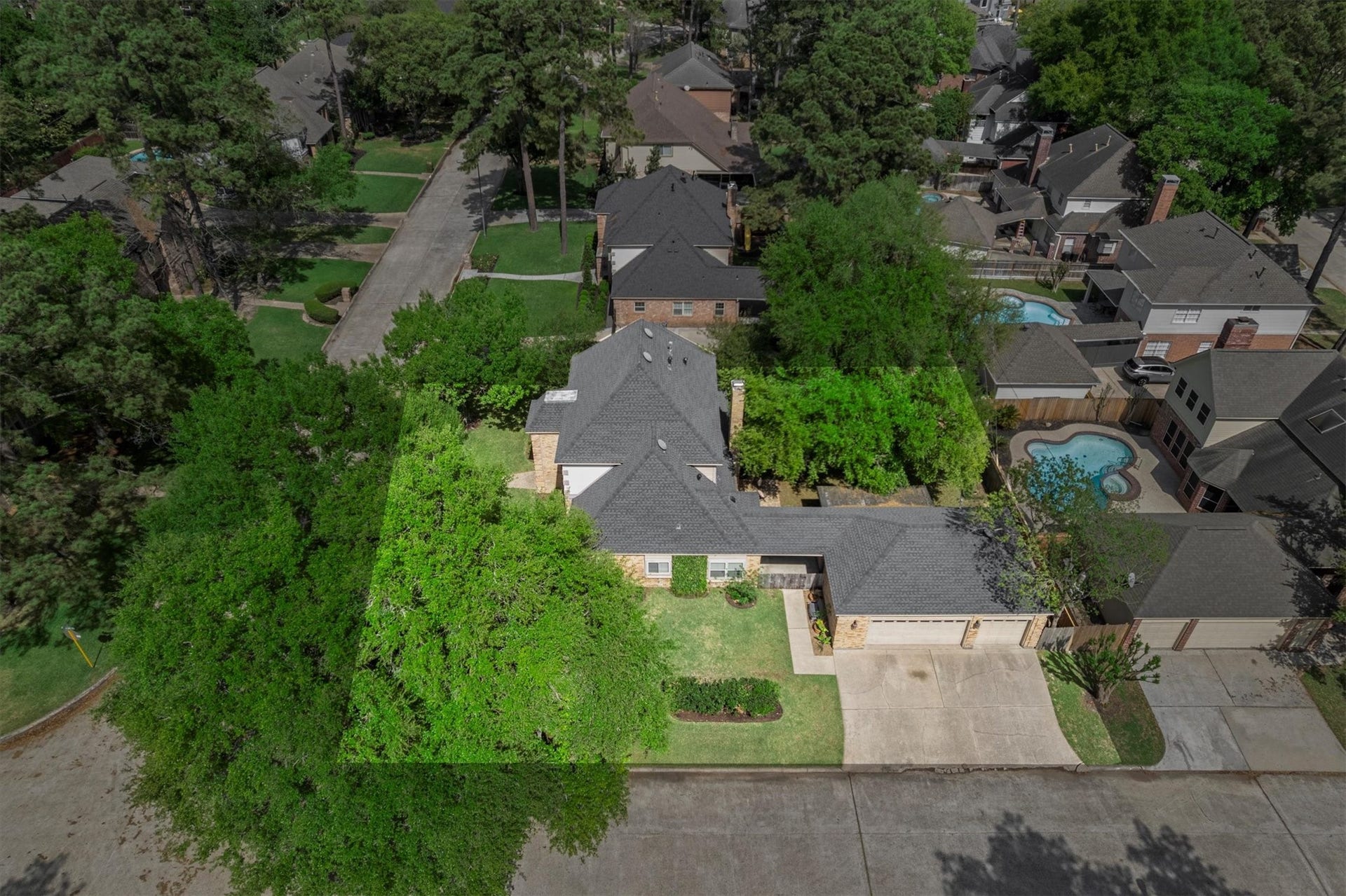 This property is located in the desirable Champion Forest neighborhood in Klein ISD. Zoned to A-rated schools, and convenient for commuting a variety of areas. Come see this lovingly maintained and updated home!