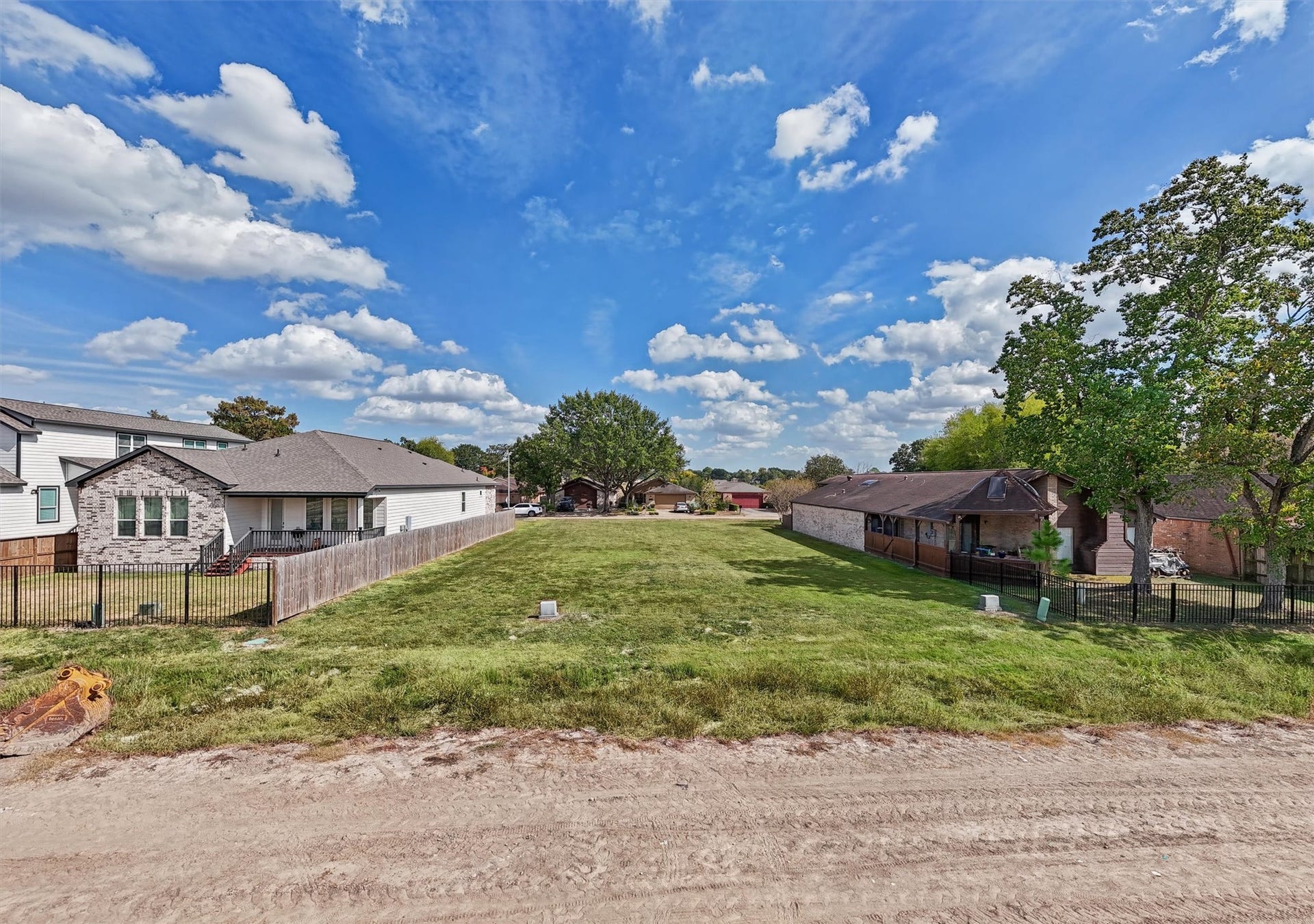 7713 Green Lawn Drive, Houston, TX 77088 Whether you're enjoying your morning coffee or entertaining friends and family, this vacant residential lot offers exciting possibilities. Build your dream home and create the backyard retreat you've always wanted!