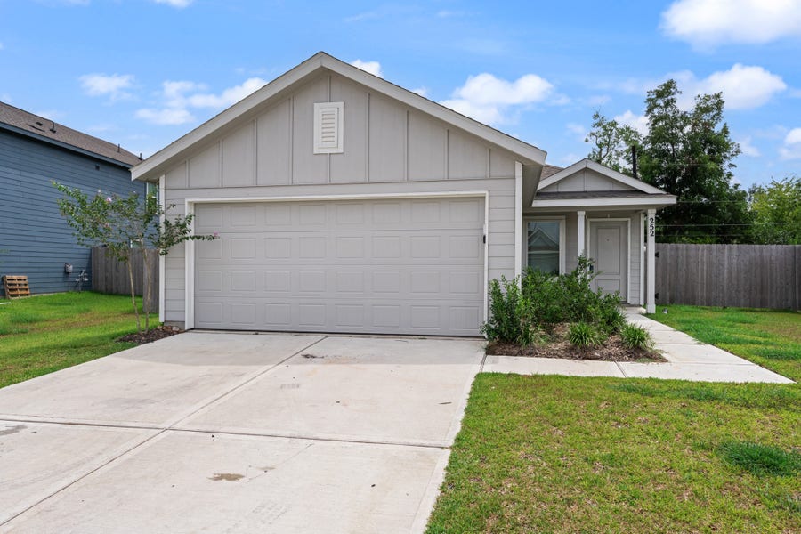 Property photo for 252 Houston Avenue, Angleton, TX