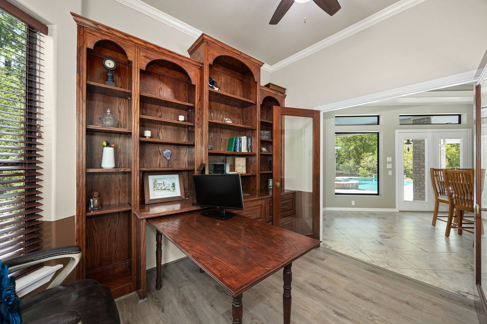 11956 White Oak Crossing, Conroe, TX 77385 Office is adjacent to dining area