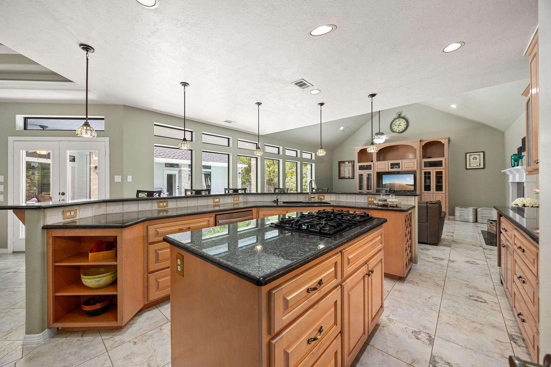 11956 White Oak Crossing, Conroe, TX 77385 Open concept kitchen and living featuring views of the pool.