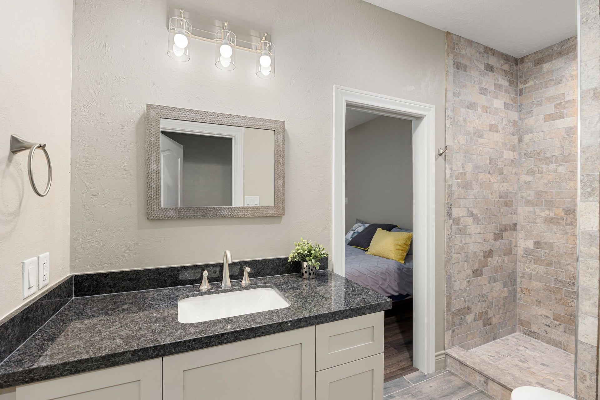 11956 White Oak Crossing, Conroe, TX 77385 Upstairs bedroom featuring an en-suite full bathroom with a walk-in shower.