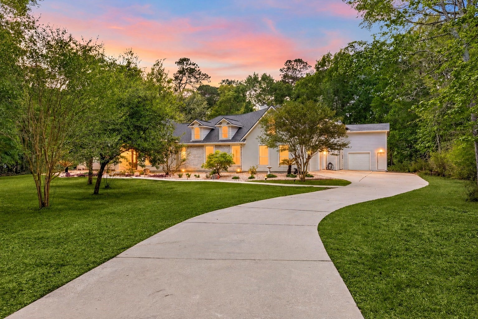 11956 White Oak Crossing, Conroe, TX 77385 Two beautiful acres in White Oak Estates!