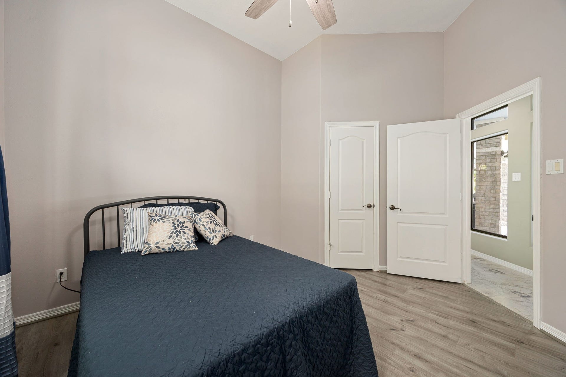 11956 White Oak Crossing, Conroe, TX 77385 Another view of downstairs bedroom 1