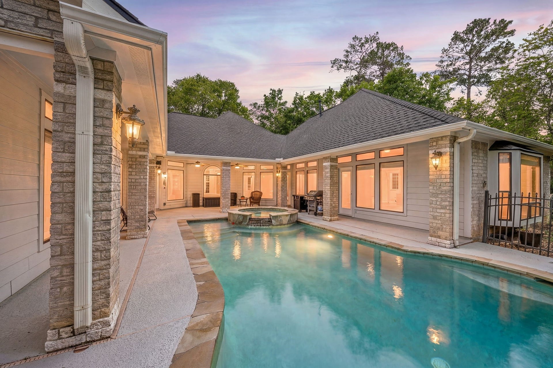 11956 White Oak Crossing, Conroe, TX 77385 Stunning outdoor living space with ample room for entertaining.
