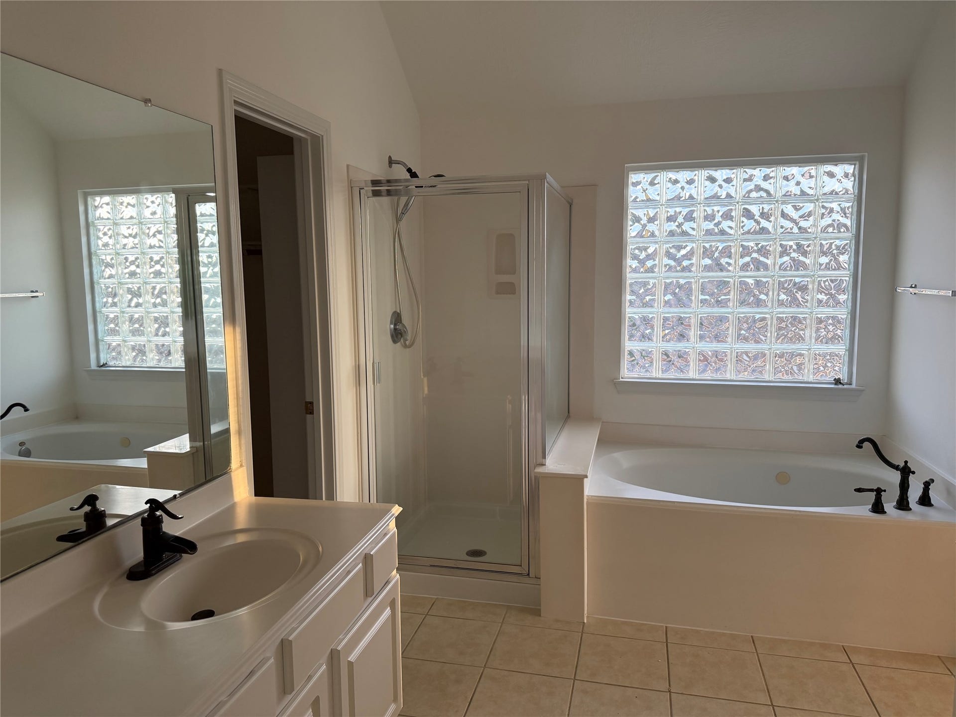 10331 Low Bridge Lane, Sugar Land, TX 77498 Master Bathroom