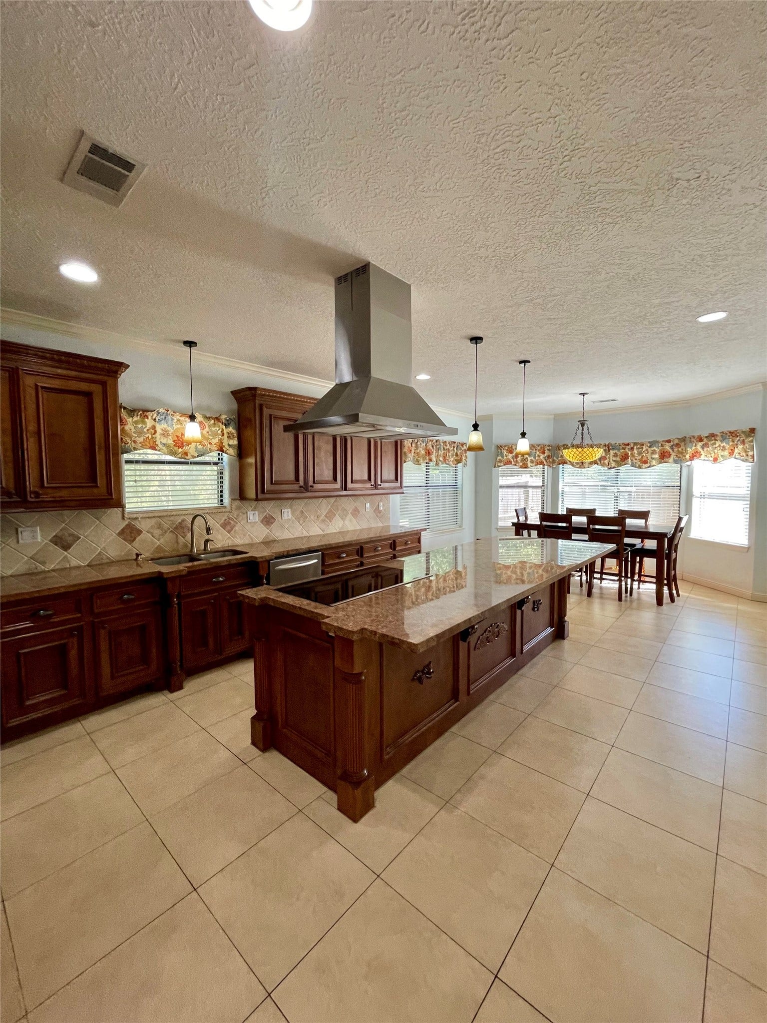 4138 Lakepointe Forest Drive, Seabrook, TX 77586 4138 Lakepointe Forest Drive, Seabrook, TX 77586