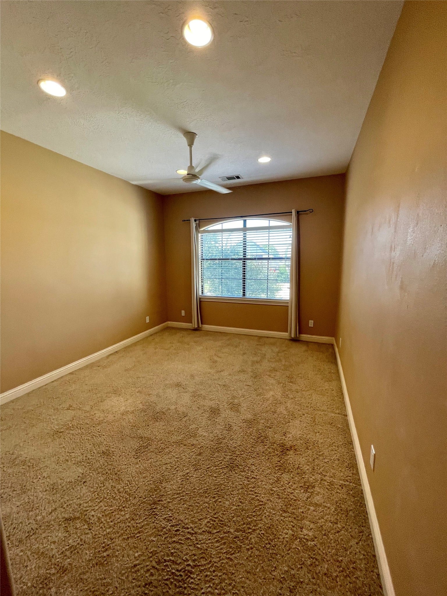 4138 Lakepointe Forest Drive, Seabrook, TX 77586 4138 Lakepointe Forest Drive, Seabrook, TX 77586