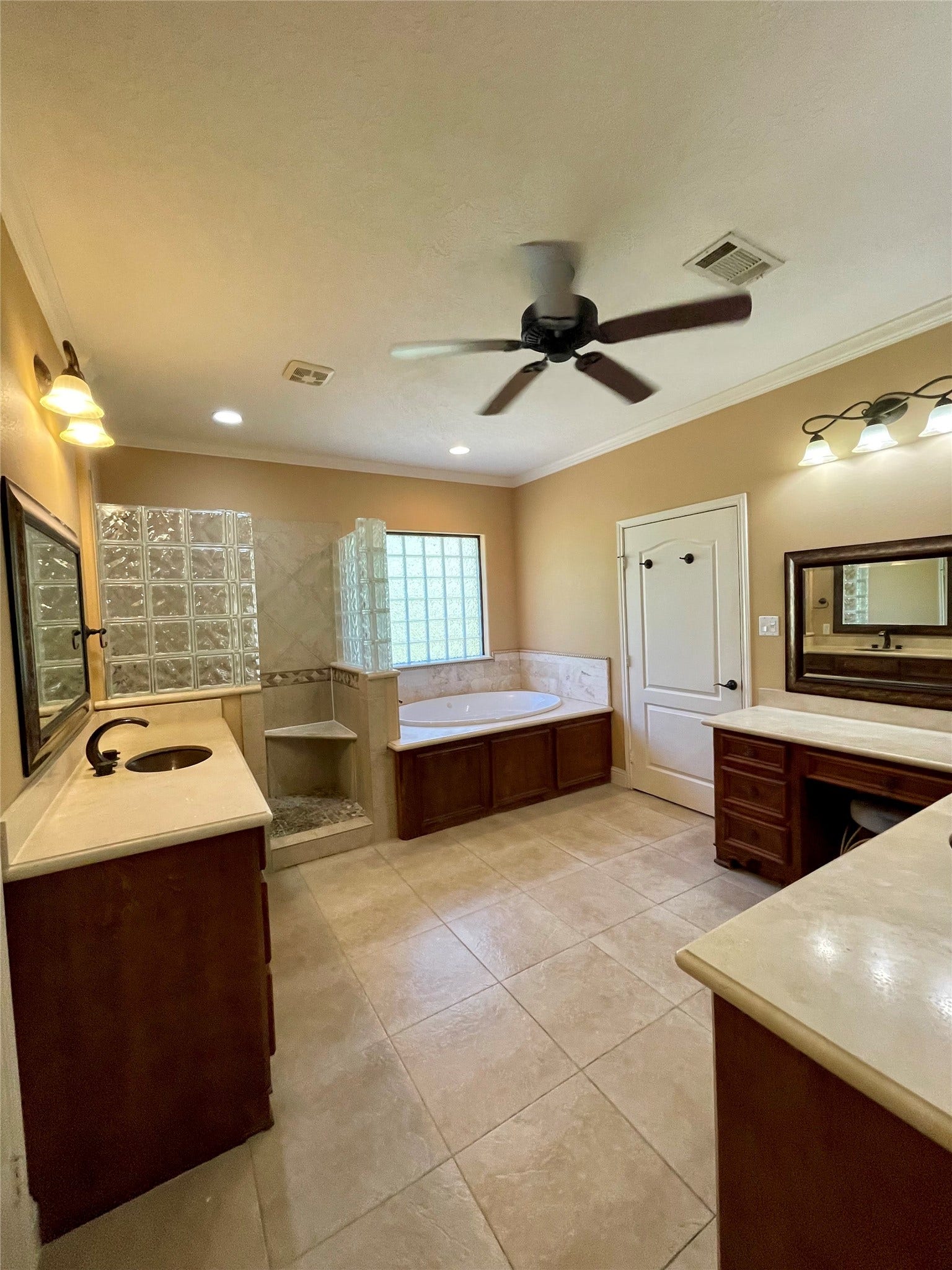 4138 Lakepointe Forest Drive, Seabrook, TX 77586 4138 Lakepointe Forest Drive, Seabrook, TX 77586