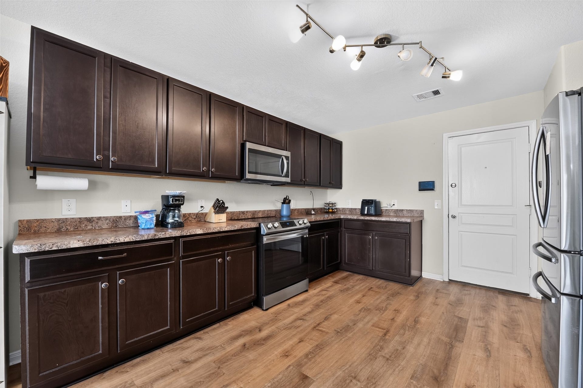10006 Dawson Hill Lane, Houston, TX 77044 10006 Dawson Hill Lane, Houston, TX 77044