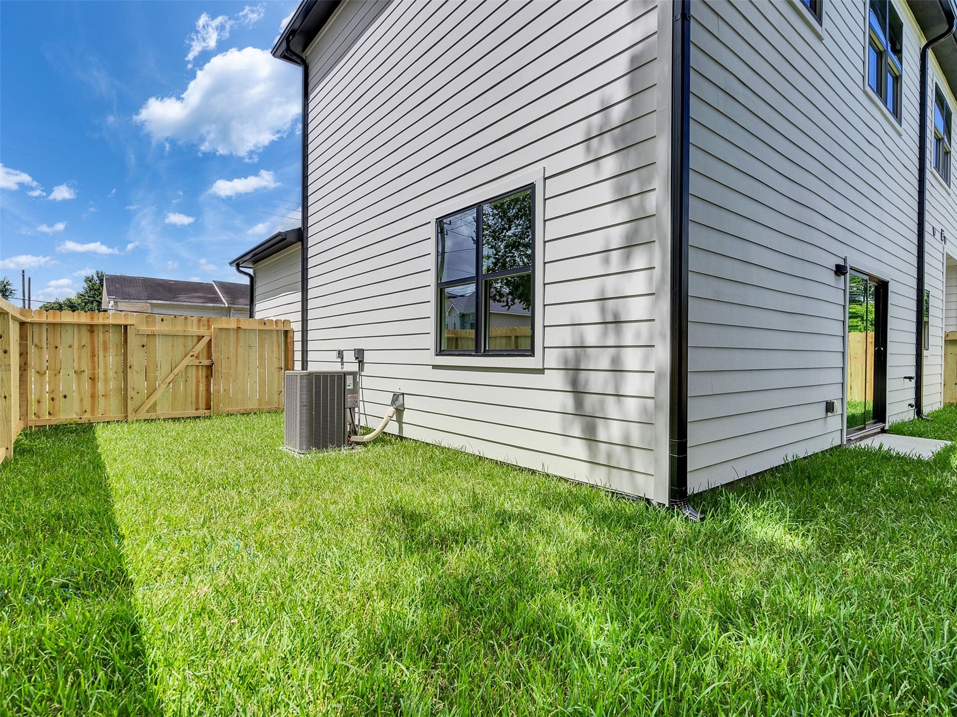 6801 Apollo Street, Houston, TX 77091 6801 Apollo Street, Houston, TX 77091