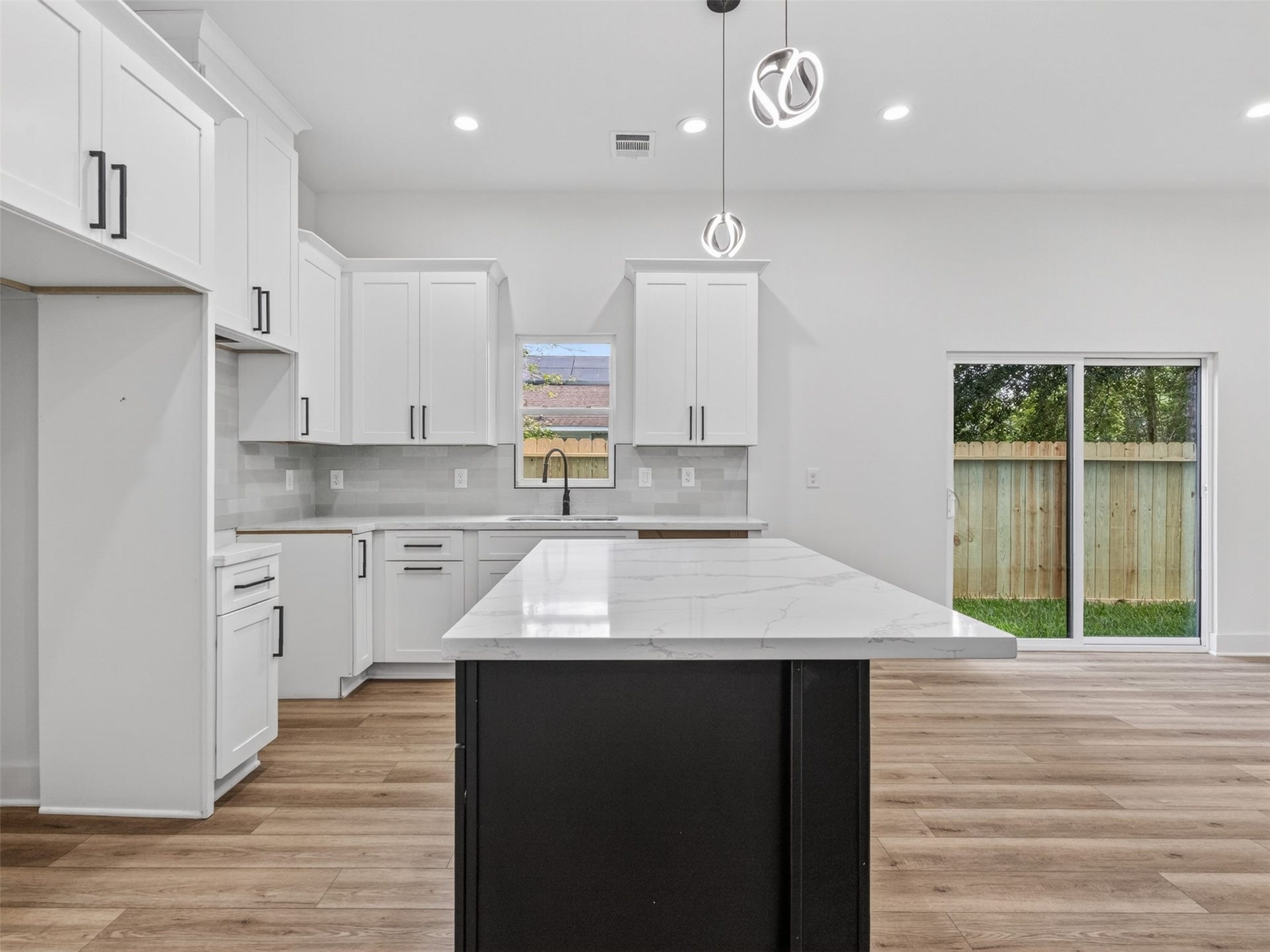 6801 Apollo Street, Houston, TX 77091 6801 Apollo Street, Houston, TX 77091