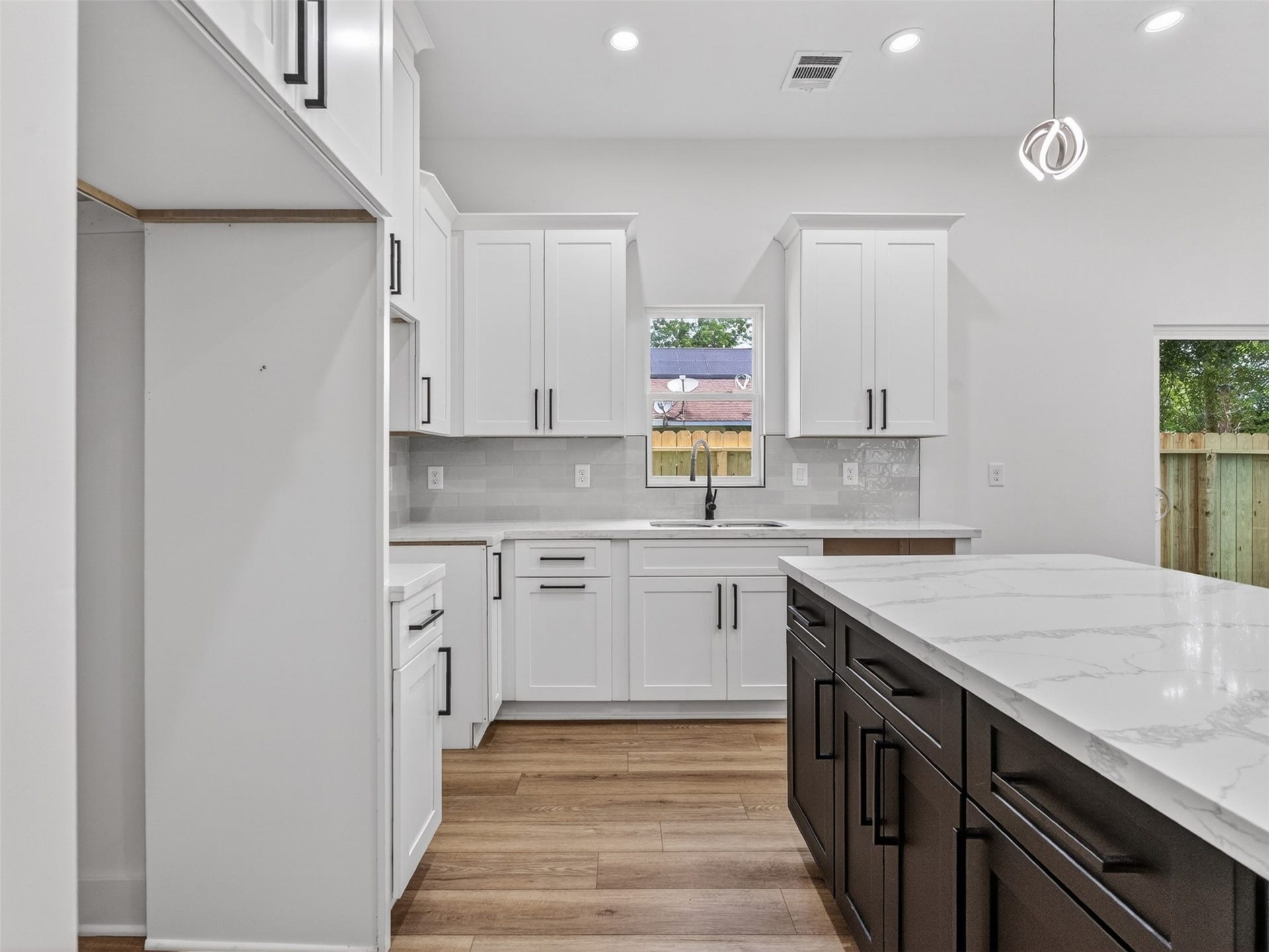 6801 Apollo Street, Houston, TX 77091 6801 Apollo Street, Houston, TX 77091