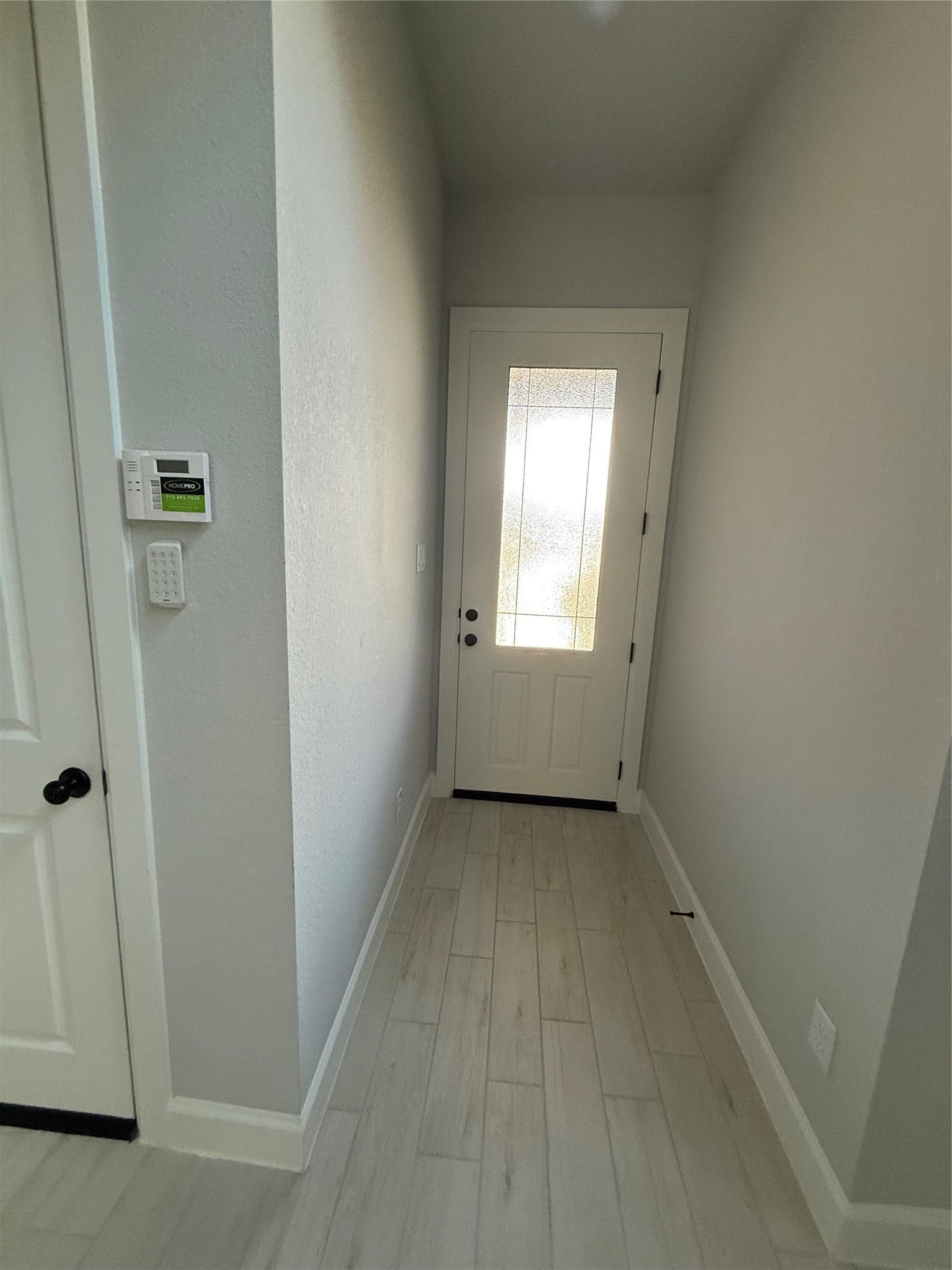 10526 William Park Drive, Missouri City, TX 77459 Inviting entryway with a sleek door featuring frosted glass panels, complemented by light tile flooring and modern finishes.