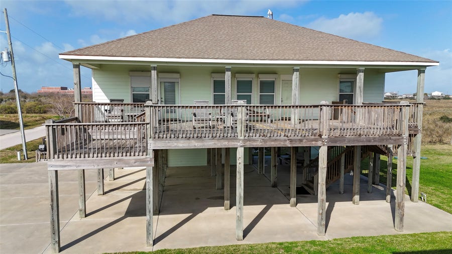 Property photo for 906 Helen Boulevard, Crystal Beach, TX